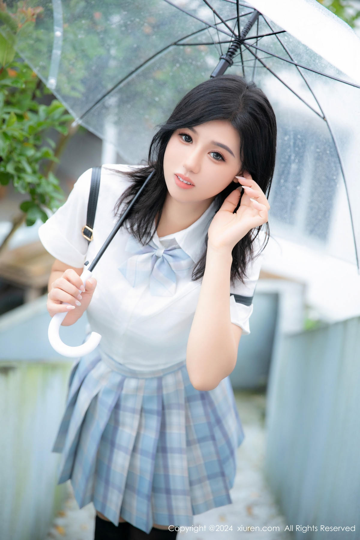 [XiuRen秀人网]No.8759_模特金小依性感白色学生装配超薄黑丝半脱秀火辣身材诱惑写真90PXiuren秀人写真高清美女套图写真下载-看套图看套图