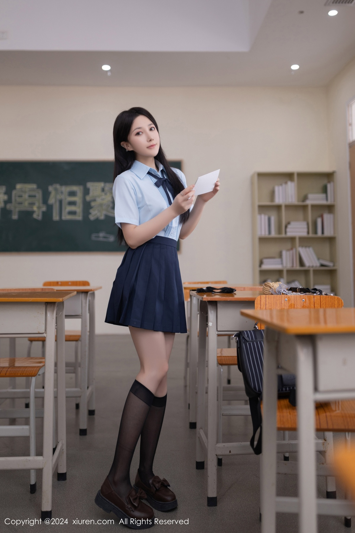 [XiuRen秀人网]No.8854_模特鱼子酱Fish教室场景性感学生制服配黑丝袜秀曼妙身姿诱惑写真80PXiuren秀人写真高清美女套图写真下载-看套图看套图