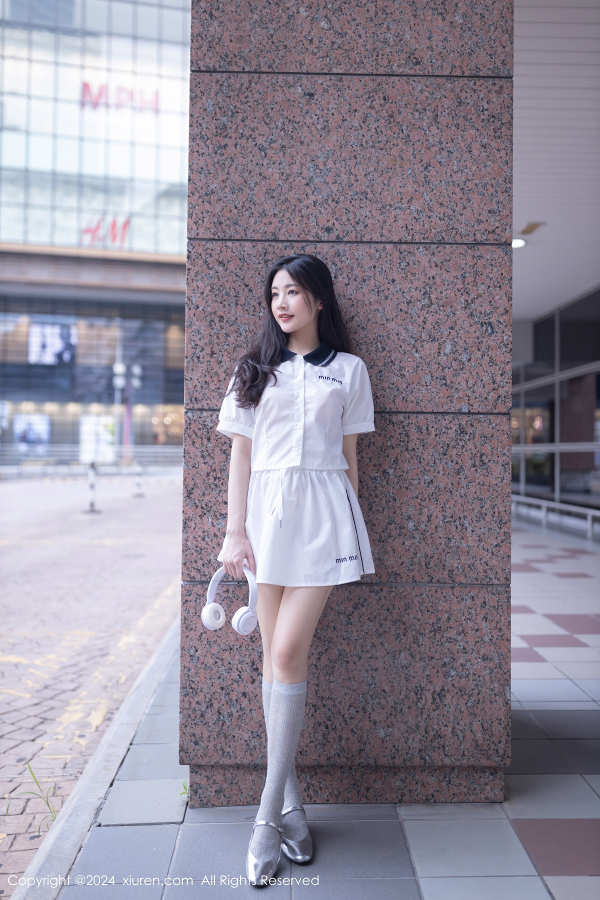 [XiuRen秀人网]No.8793_模特鱼尾fish性感白色短裙套装露粉色内衣秀曼妙身姿迷人写真80PXiuren秀人写真高清美女套图写真下载-看套图看套图