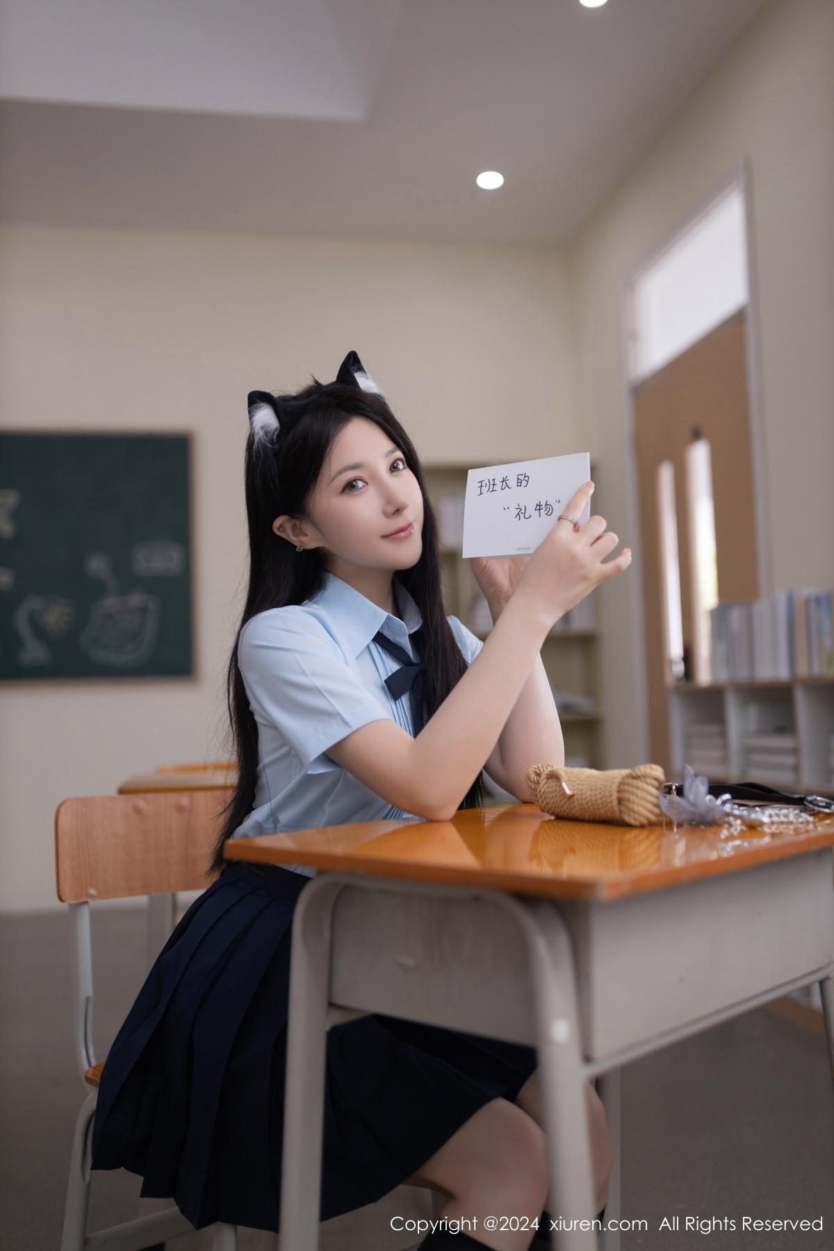 [XiuRen秀人网]No.8854_模特鱼子酱Fish教室场景性感学生制服配黑丝袜秀曼妙身姿诱惑写真80PXiuren秀人写真高清美女套图写真下载-看套图看套图