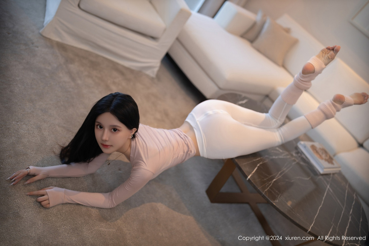 [XiuRen秀人网]No.8705_模特幼幼性感浅粉色瑜伽服配露臀白长裤紧身秀完美身材诱惑写真81PXiuren秀人写真高清美女套图写真下载-看套图看套图