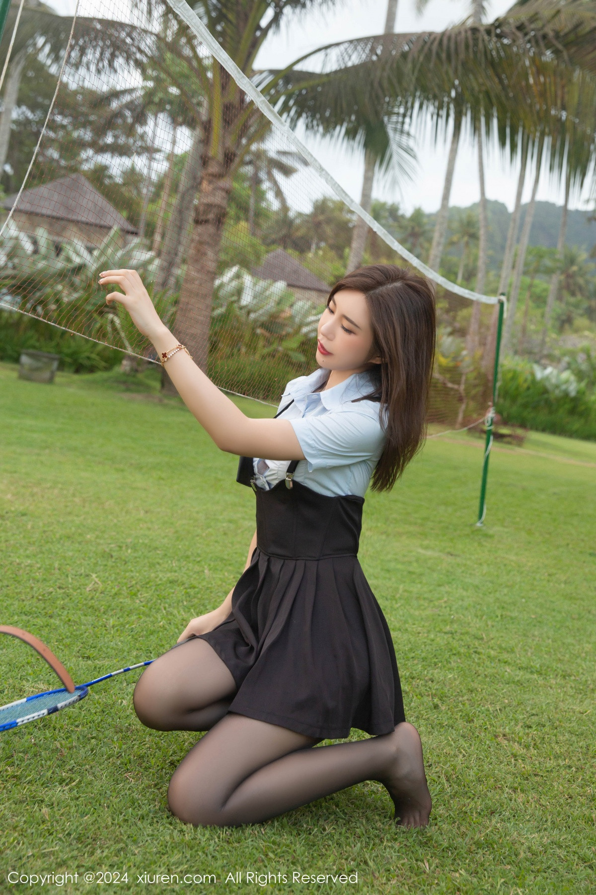 [XiuRen秀人网]No.8752_女神绮里嘉ula性感淡蓝T配背带裙露超薄黑丝秀曼妙身姿诱惑写真80PXiuren秀人写真高清美女套图写真下载-看套图看套图