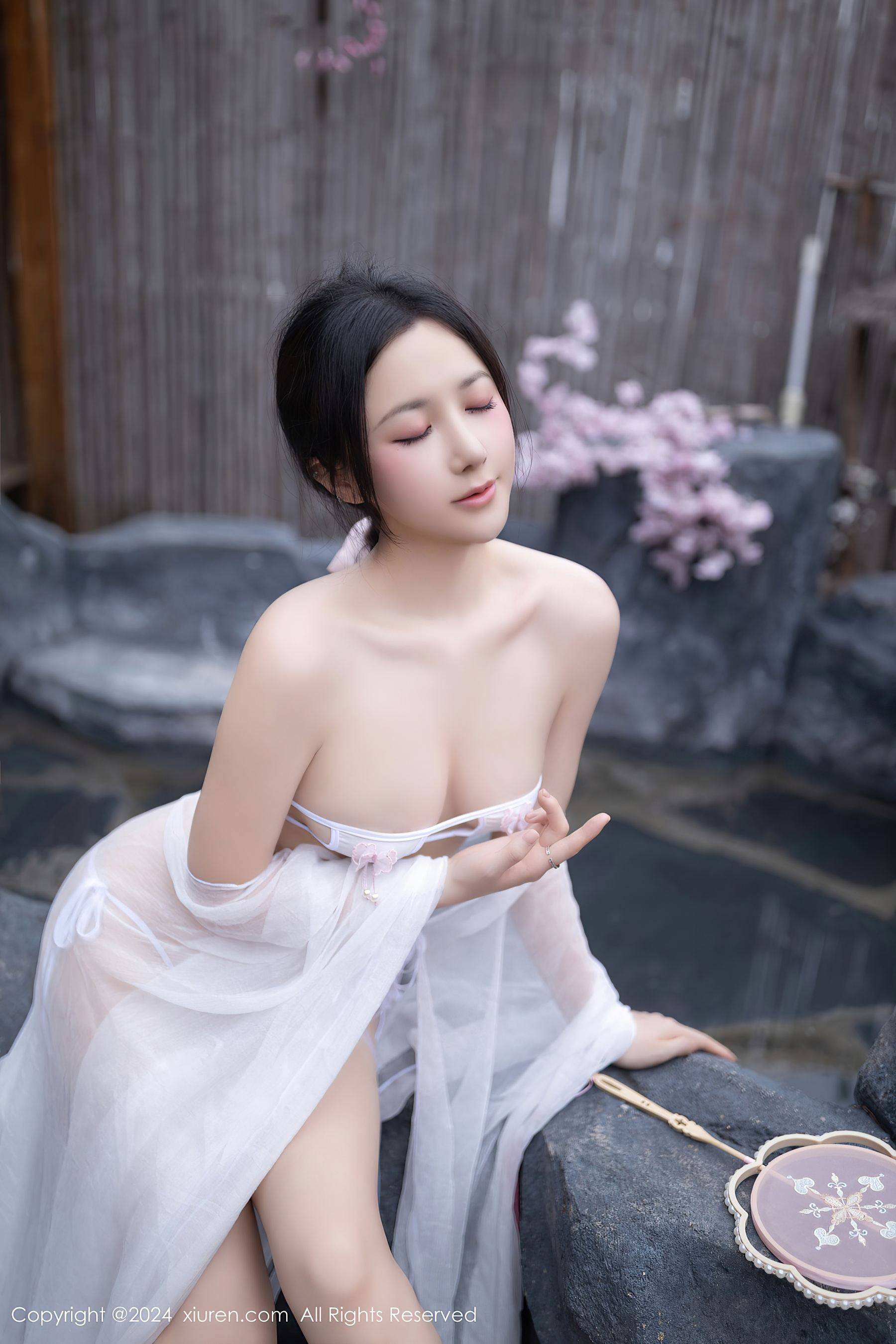 [XiuRen秀人网] No.8927 鱼子酱Fish 美腿性感Xiuren秀人写真高清美女套图写真下载-看套图看套图