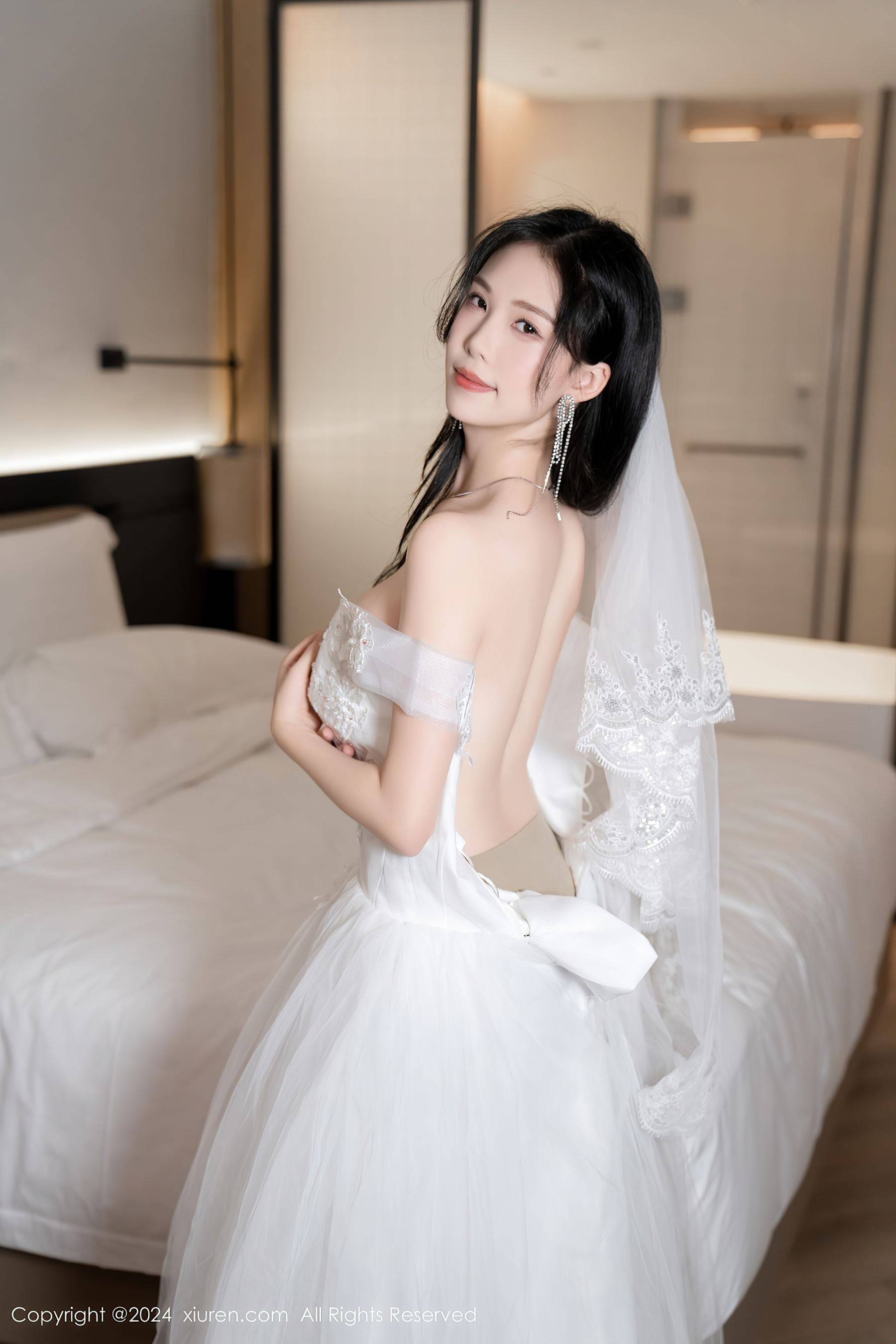 [XiuRen秀人网] No.8998 利世 丝袜美腿Xiuren秀人写真高清美女套图写真下载-看套图看套图