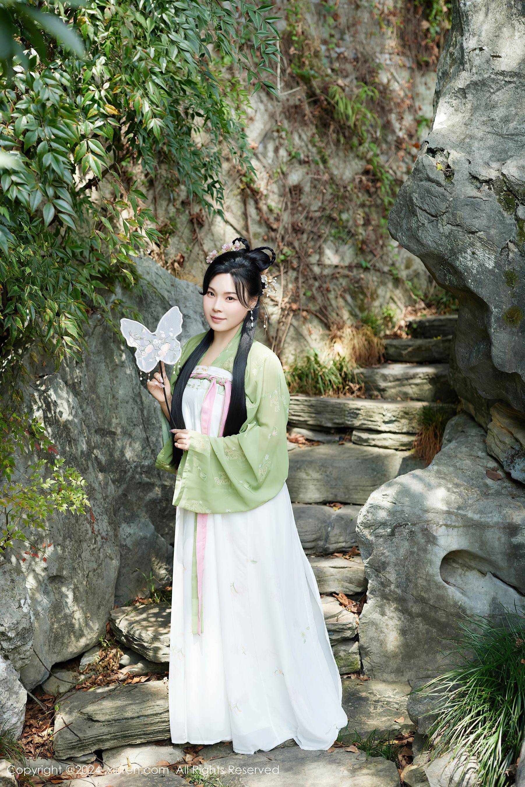 [XiuRen秀人网] No.9162 麦田 性感美臀Xiuren秀人写真高清美女套图写真下载-看套图看套图