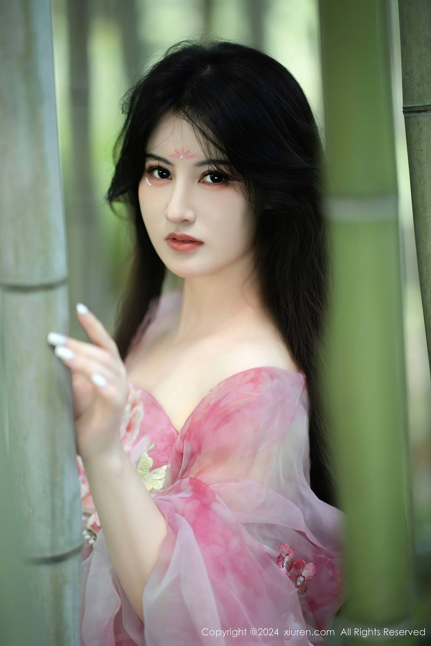 [XiuRen秀人网] No.9100 诗诗kiki 美臀性感Xiuren秀人写真高清美女套图写真下载-看套图看套图