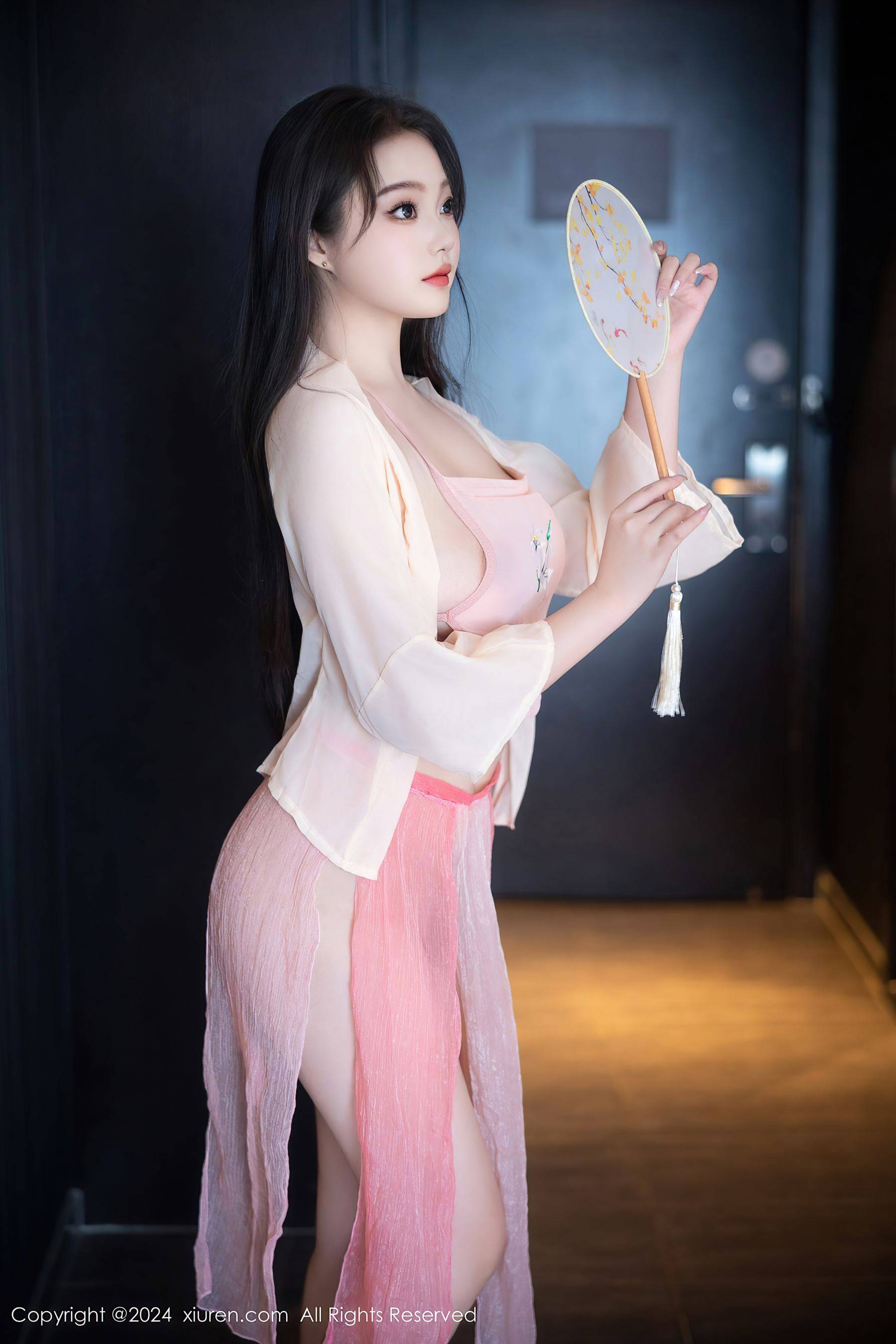 [XiuRen秀人网] No.9211 潘多拉哦 美臀性感Xiuren秀人写真高清美女套图写真下载-看套图看套图