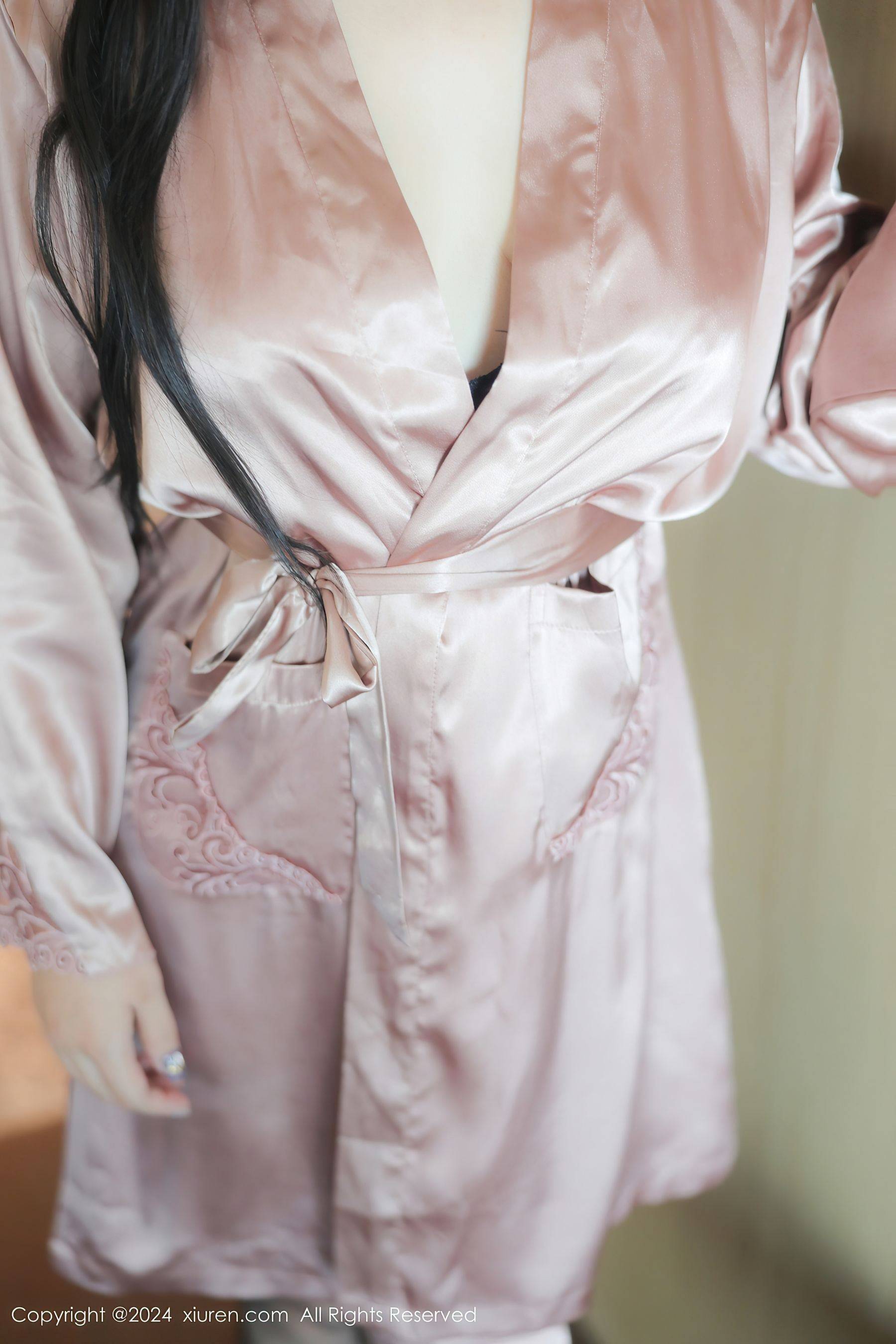 [XiuRen秀人网] No.9159 白洁Bessie 黑丝美腿Xiuren秀人写真高清美女套图写真下载-看套图看套图