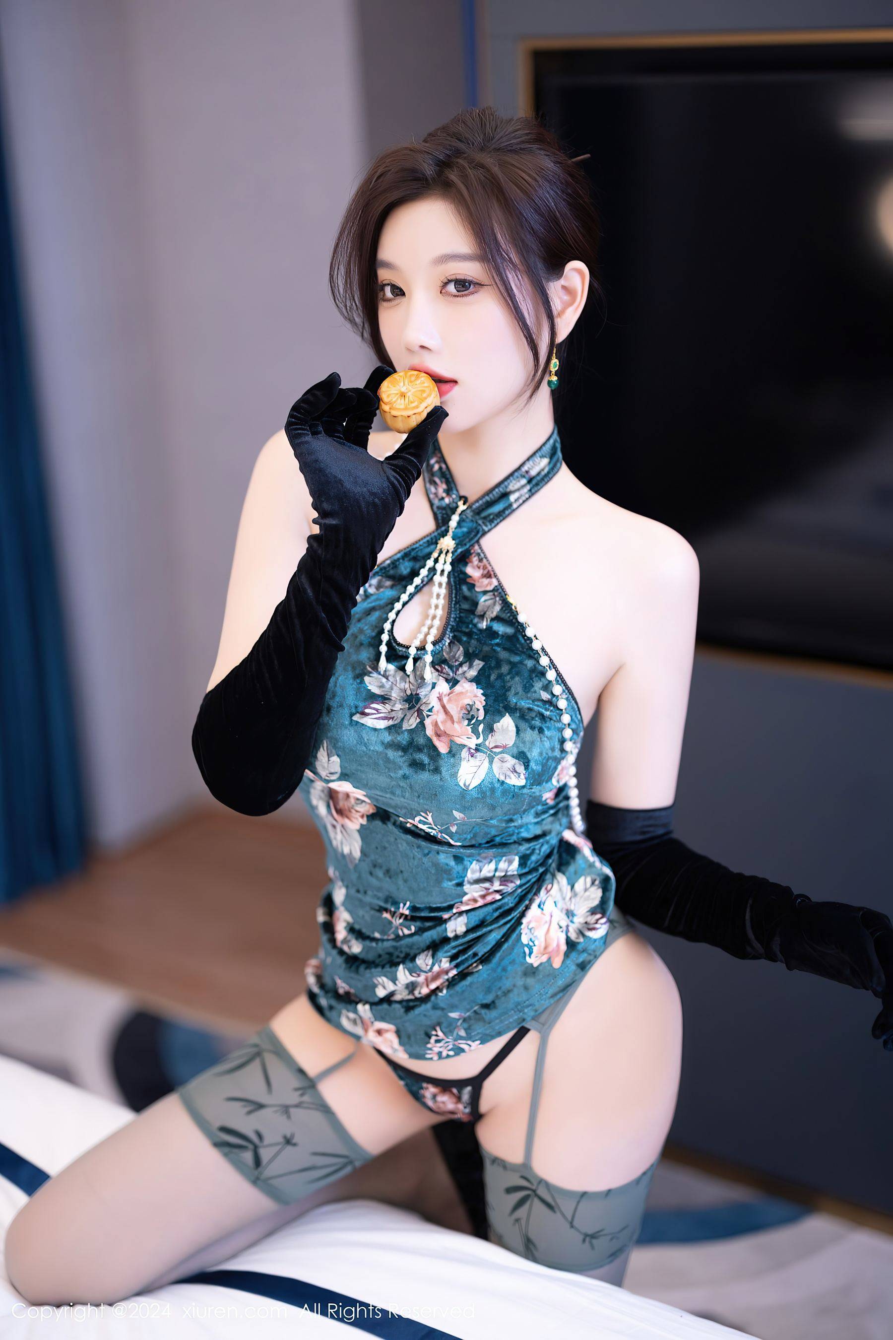 [XiuRen秀人网] No.9165 杨晨晨Yome 黑丝美腿Xiuren秀人写真高清美女套图写真下载-看套图看套图