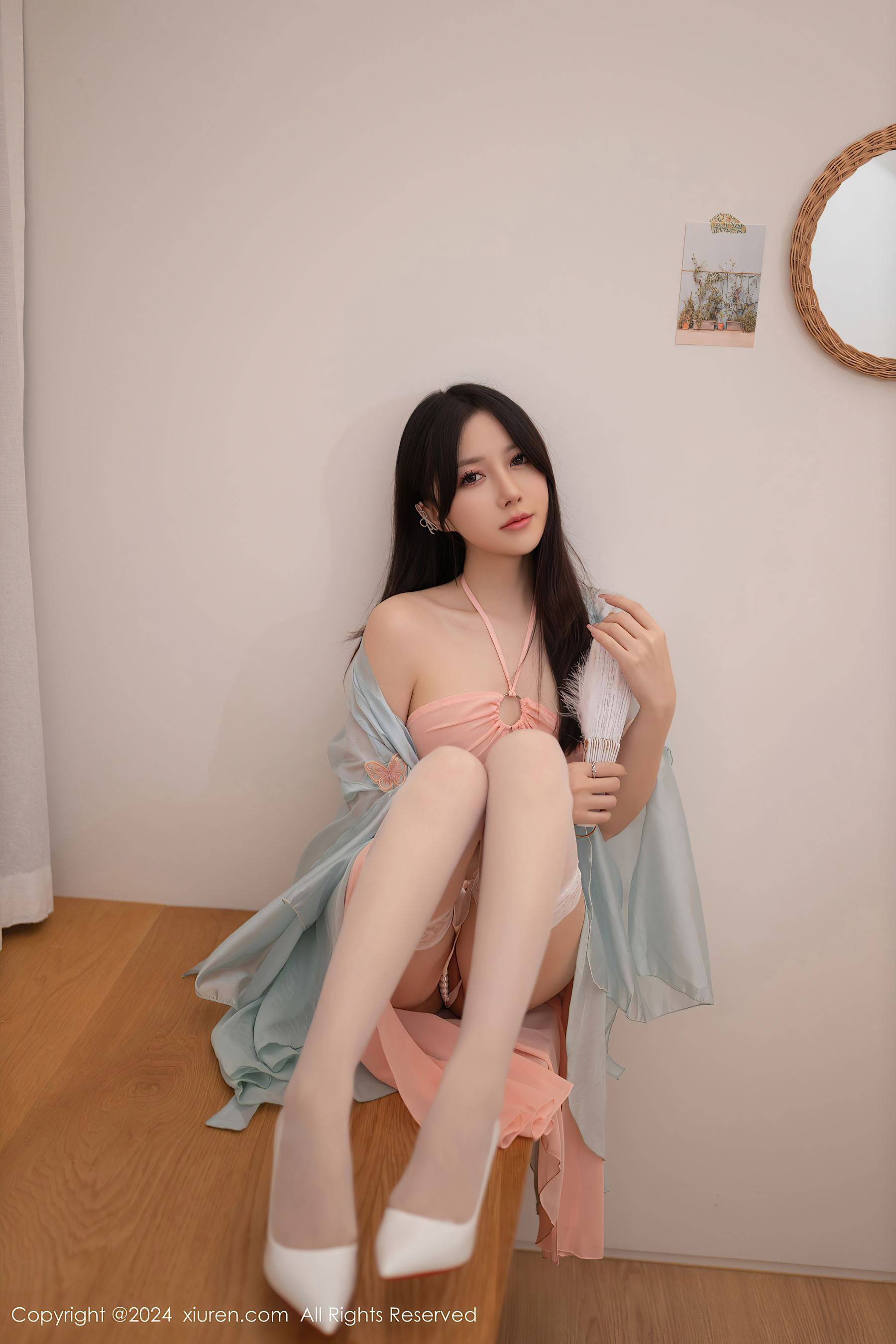 [XiuRen秀人网] No.9093 鱼子酱Fish 丝袜美腿Xiuren秀人写真高清美女套图写真下载-看套图看套图