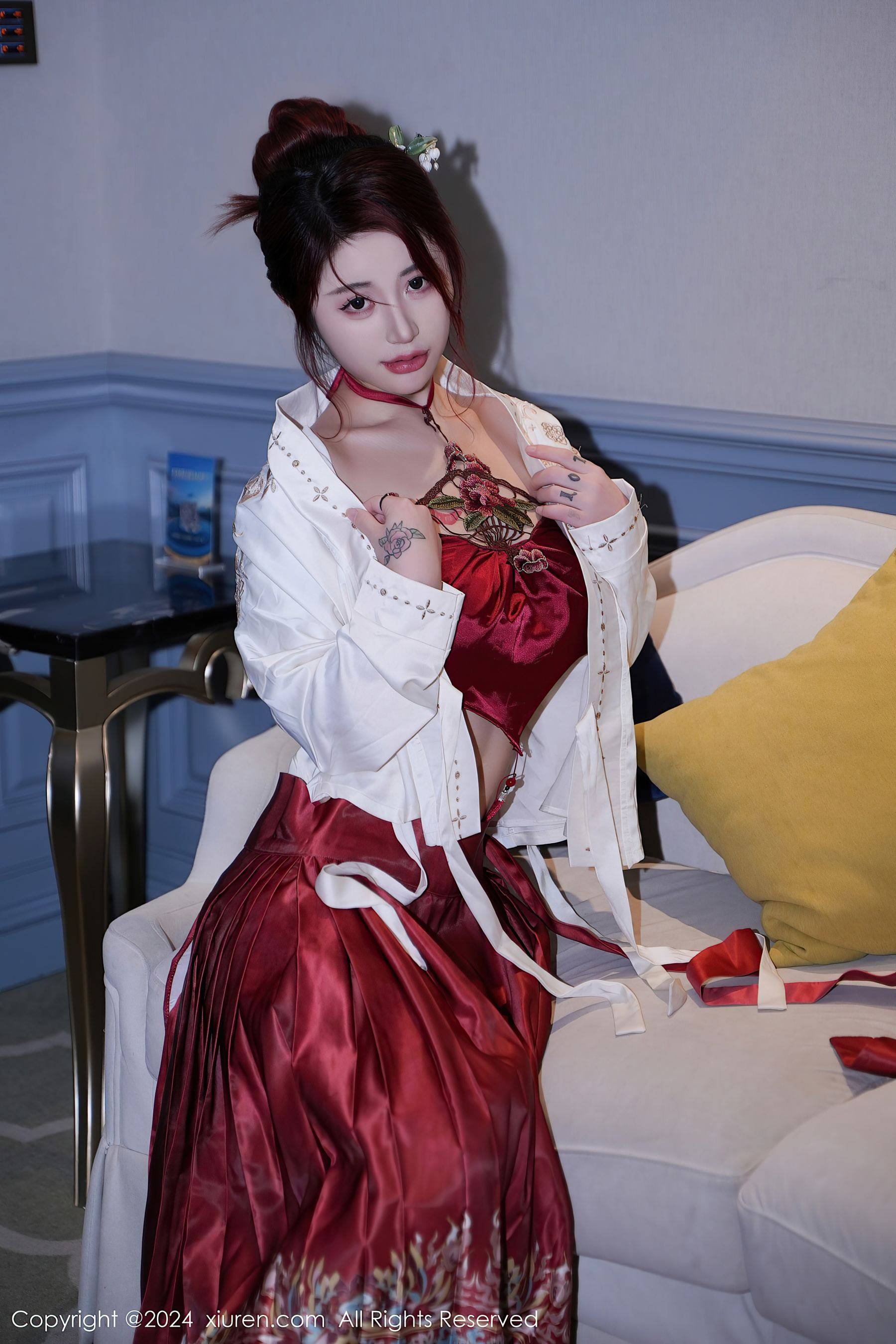 [XiuRen秀人网] No.7985 美七Mia 古装美腿Xiuren秀人写真高清美女套图写真下载-看套图看套图