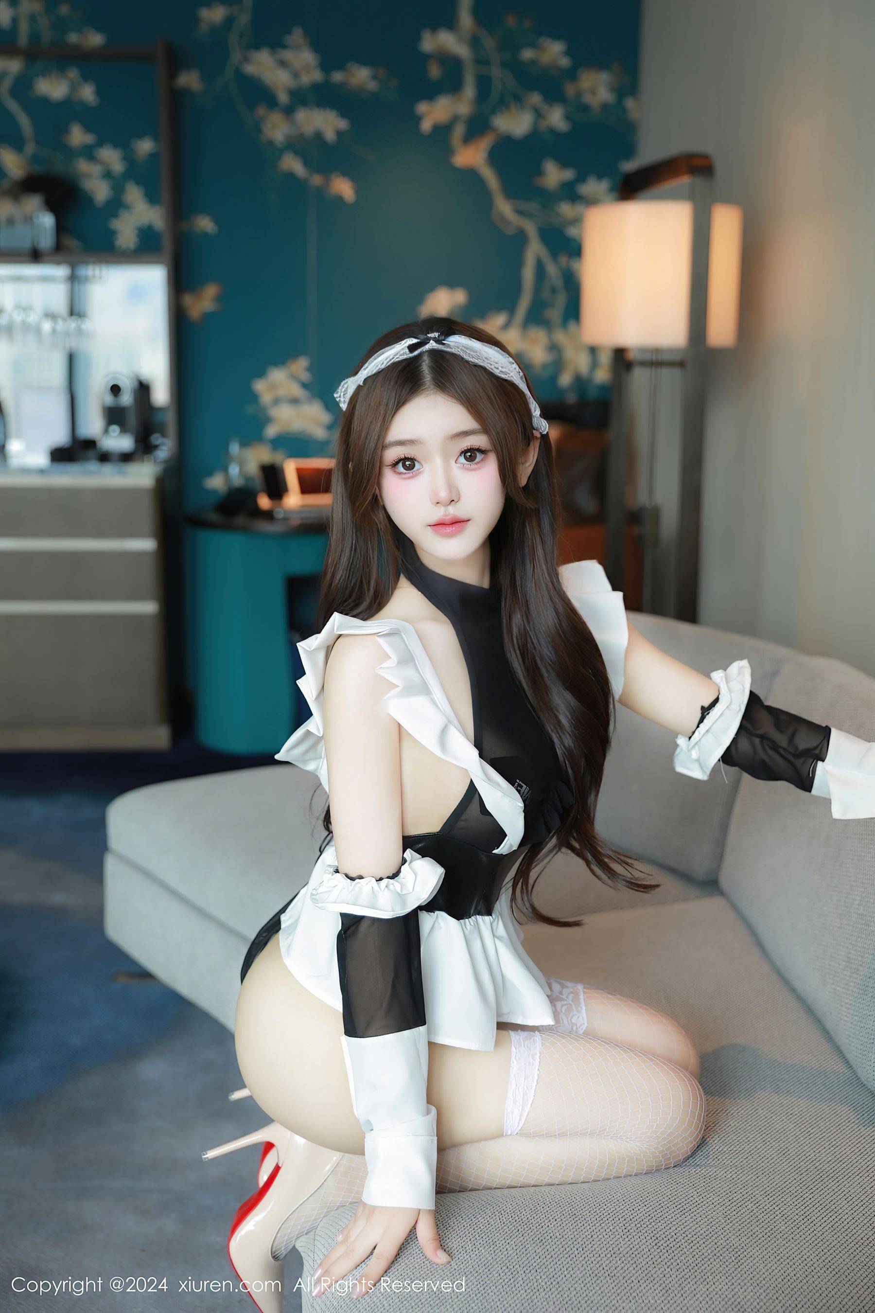 [XiuRen秀人网] No.8282 媃柔rourou 丝袜美腿Xiuren秀人写真高清美女套图写真下载-看套图看套图