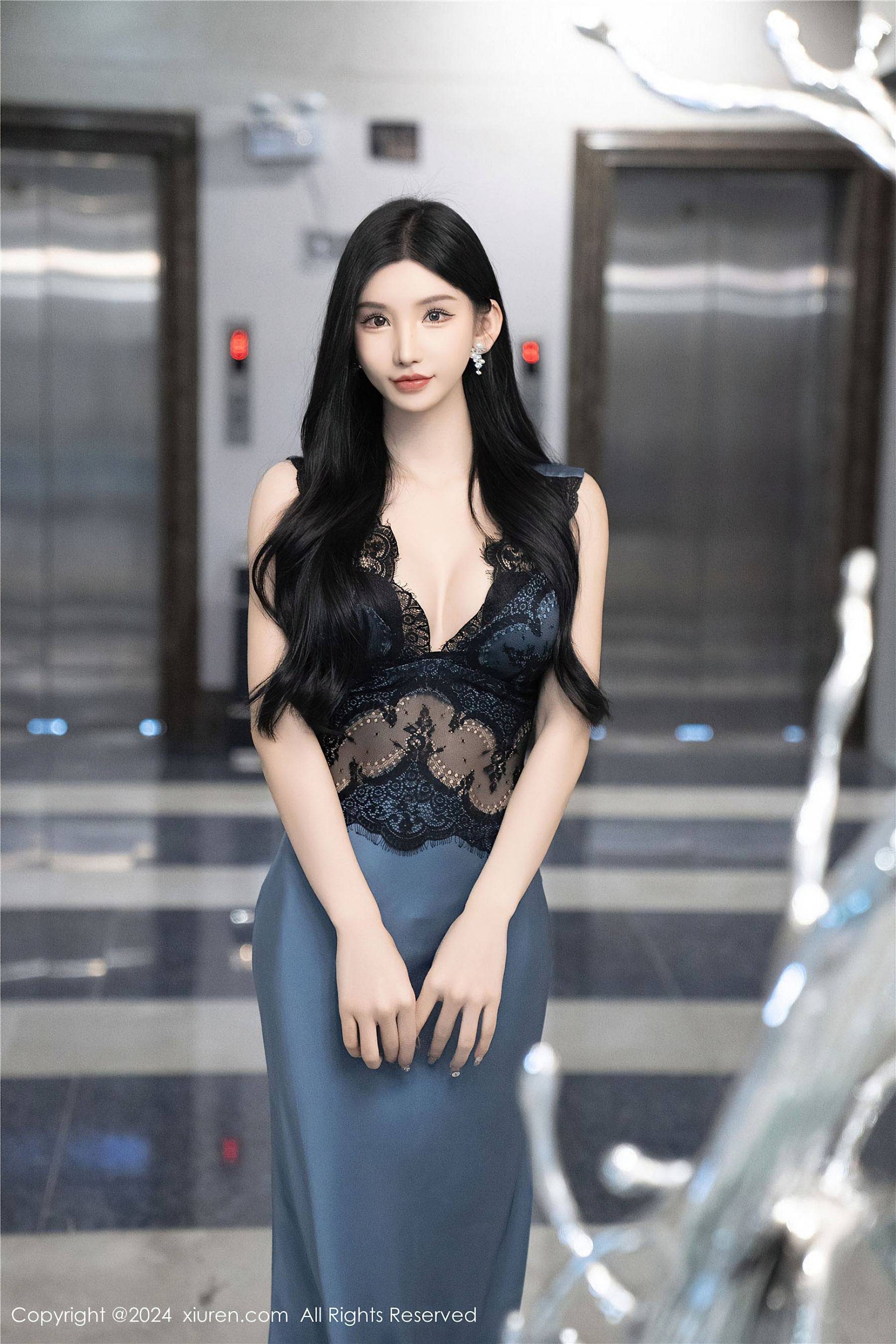 [XiuRen秀人网] No.8242 周于希Sally 美腿黑丝Xiuren秀人写真高清美女套图写真下载-看套图看套图