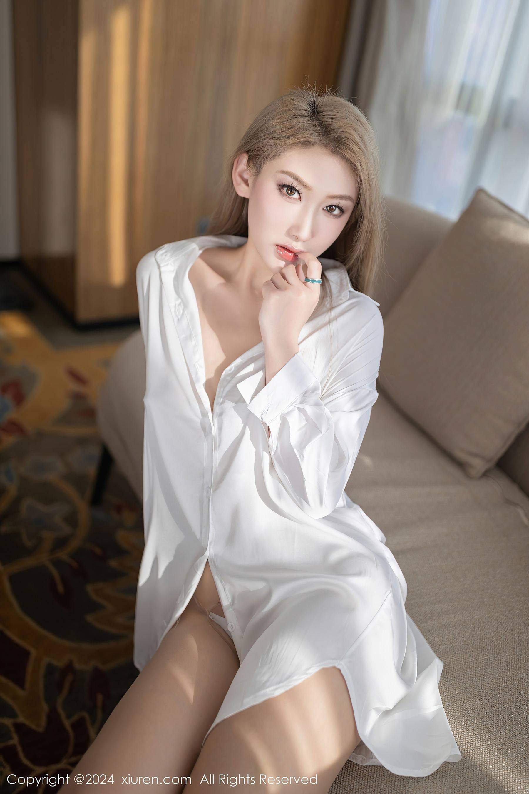 [XiuRen秀人网] No.7972 沈青黛 丝袜美腿Xiuren秀人写真高清美女套图写真下载-看套图看套图