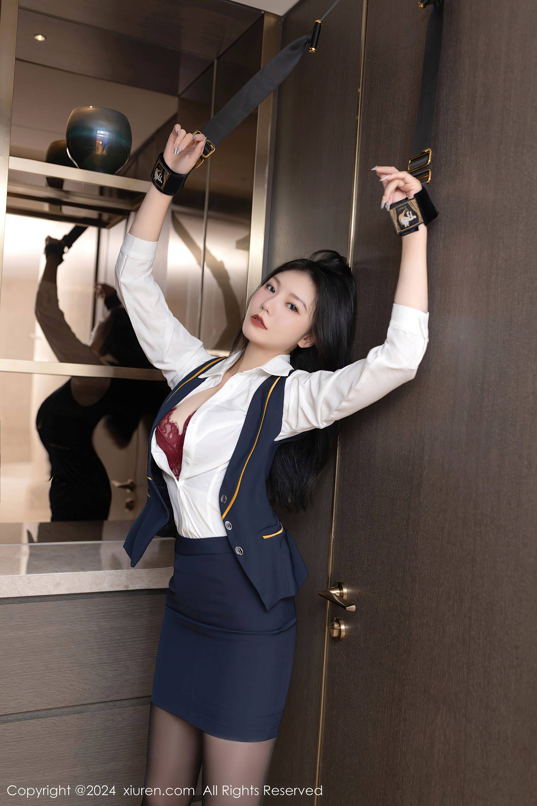 [XiuRen秀人网] No.7968 安然anran 短裙黑丝Xiuren秀人写真高清美女套图写真下载-看套图看套图