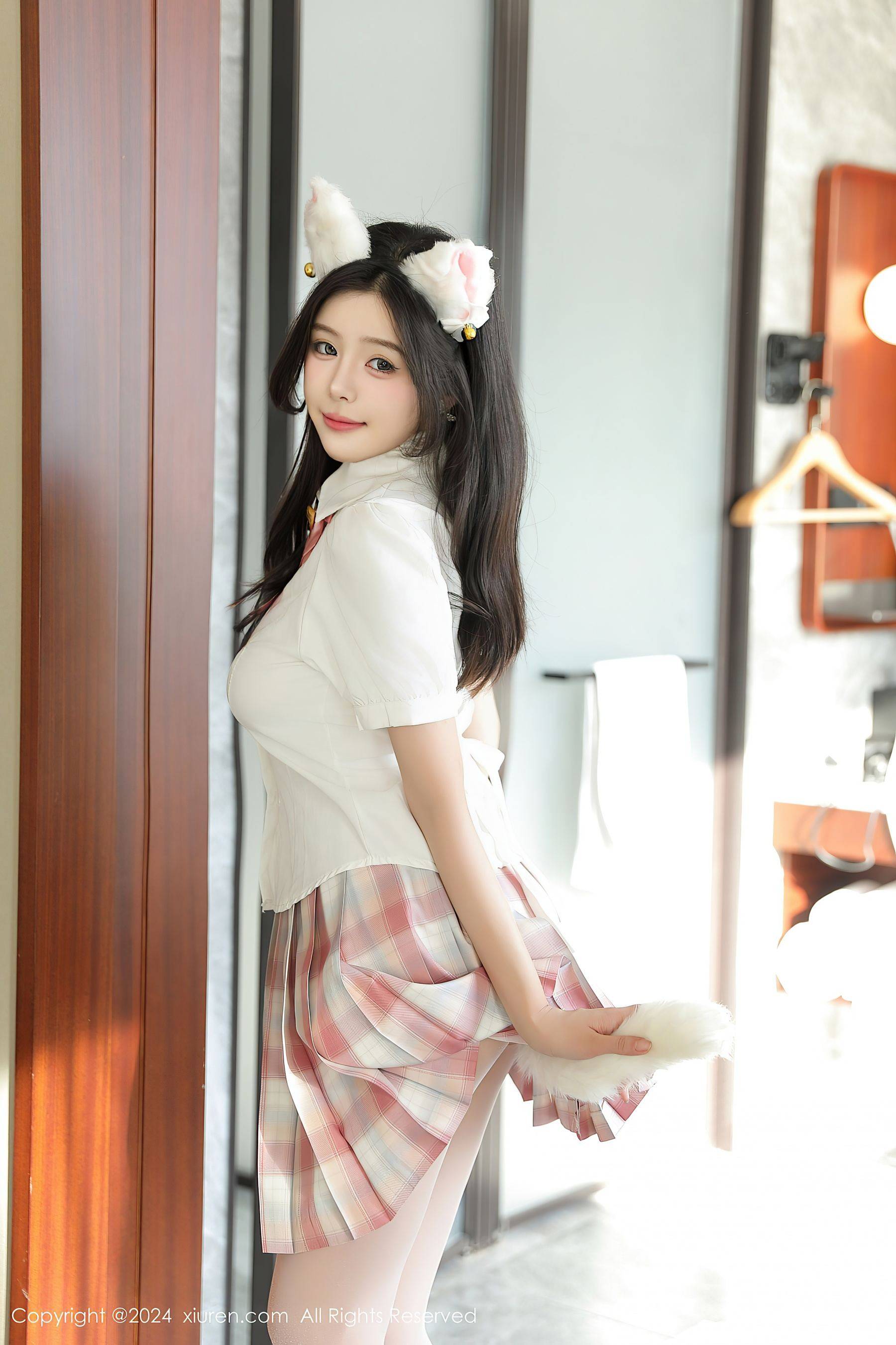 [XiuRen秀人网] No.9277 袁圆 丝袜美腿Xiuren秀人写真高清美女套图写真下载-看套图看套图