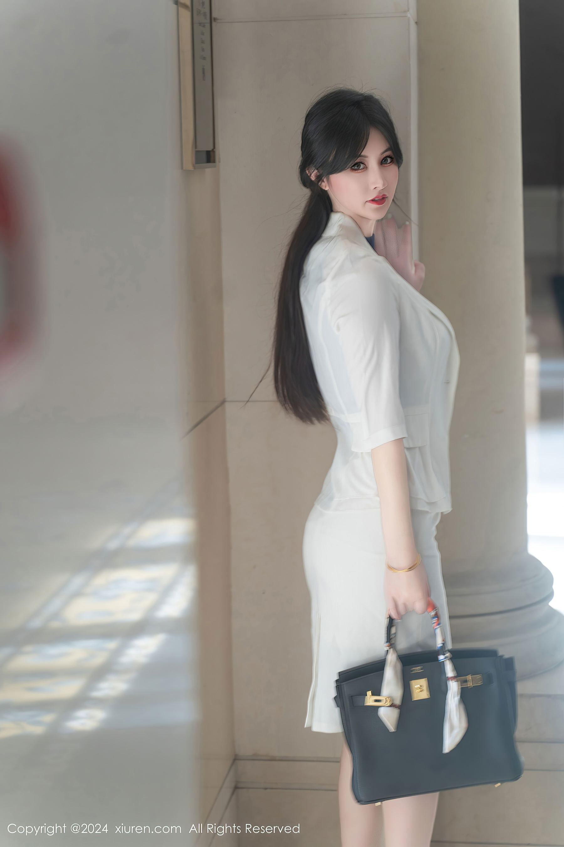 [XiuRen秀人网] No.9319 诗诗kiki 丝袜美臀Xiuren秀人写真高清美女套图写真下载-看套图看套图