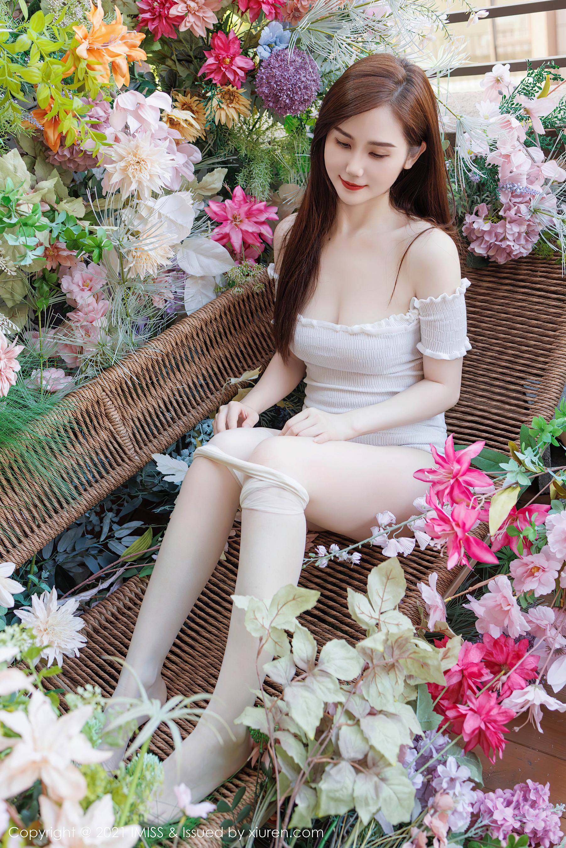 [IMISS爱蜜社] VOL.761 SISY思 美腿丝袜Xiuren秀人写真高清美女套图写真下载-看套图看套图