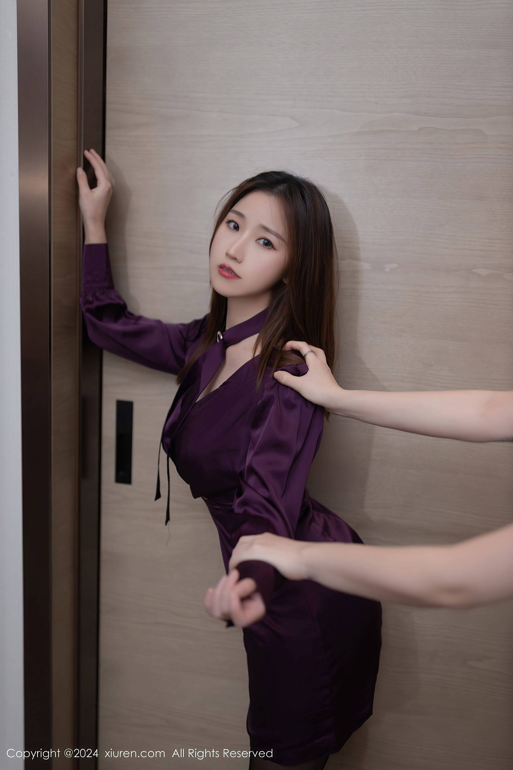 [XiuRen秀人网] No.8264 杏子Yada 美腿黑丝Xiuren秀人写真高清美女套图写真下载-看套图看套图