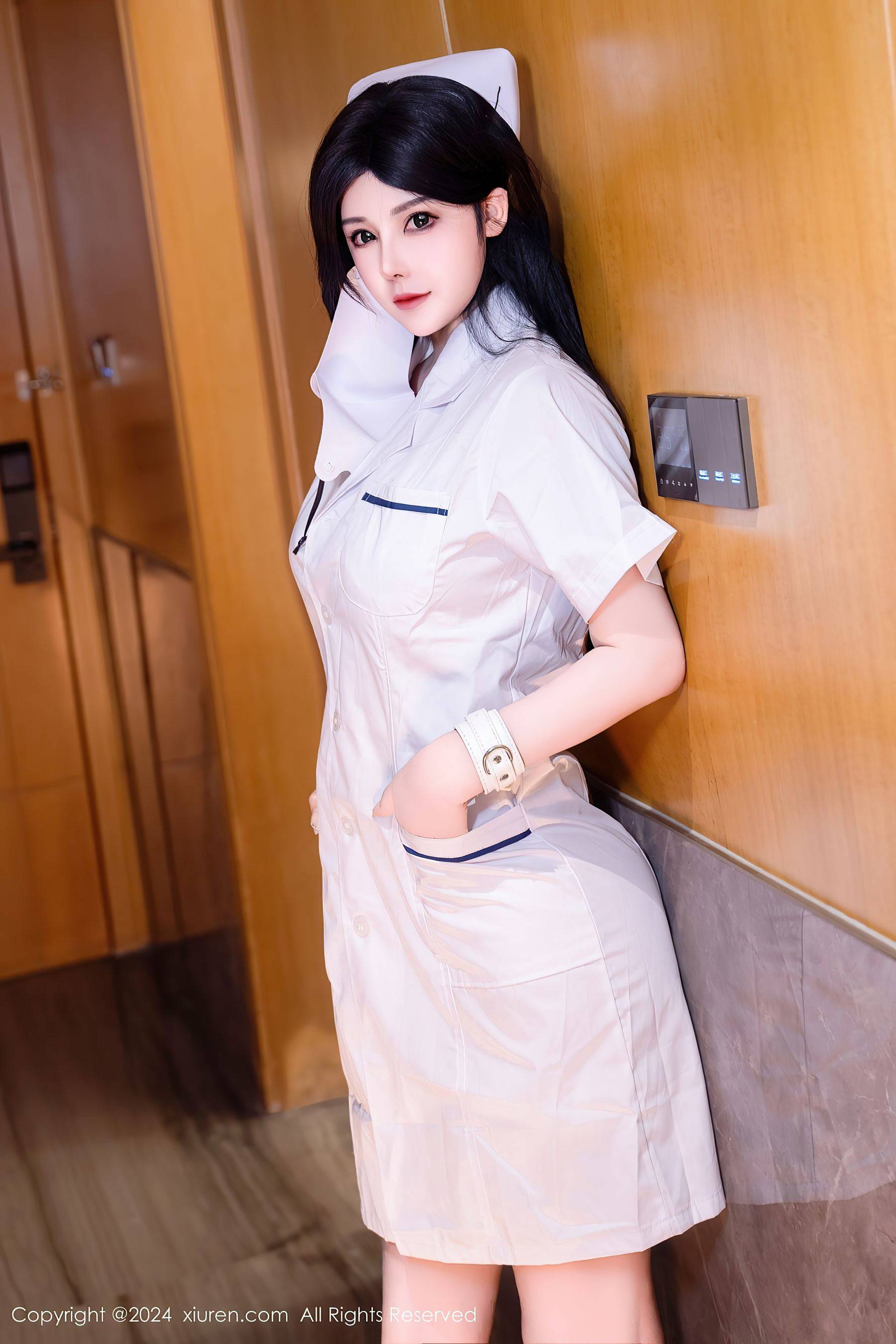 [XiuRen秀人网] No.8206 陈芊儿 美臀性感Xiuren秀人写真高清美女套图写真下载-看套图看套图