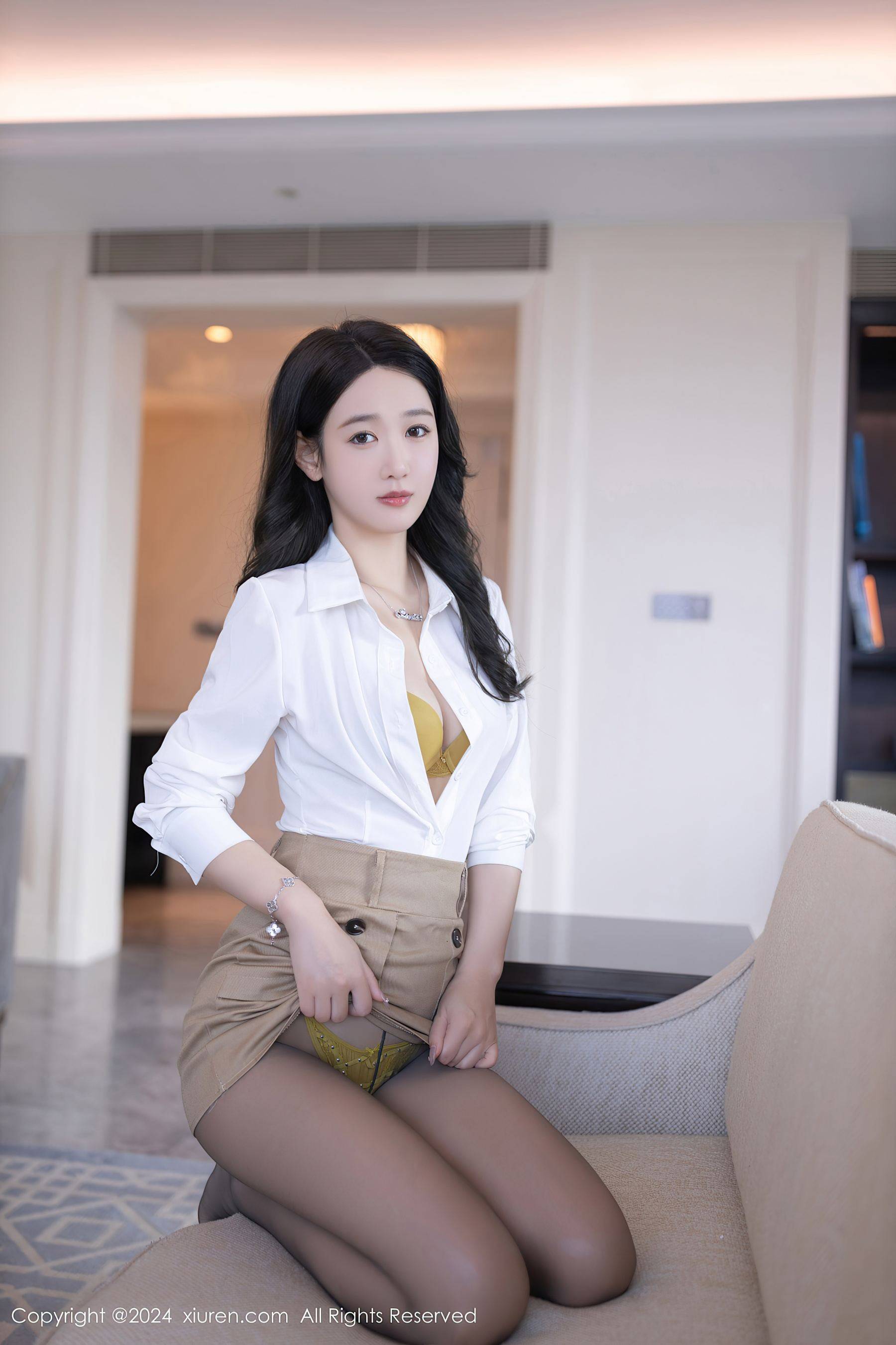 [XiuRen秀人网] No.8571 唐安琪 黑丝美腿Xiuren秀人写真高清美女套图写真下载-看套图看套图