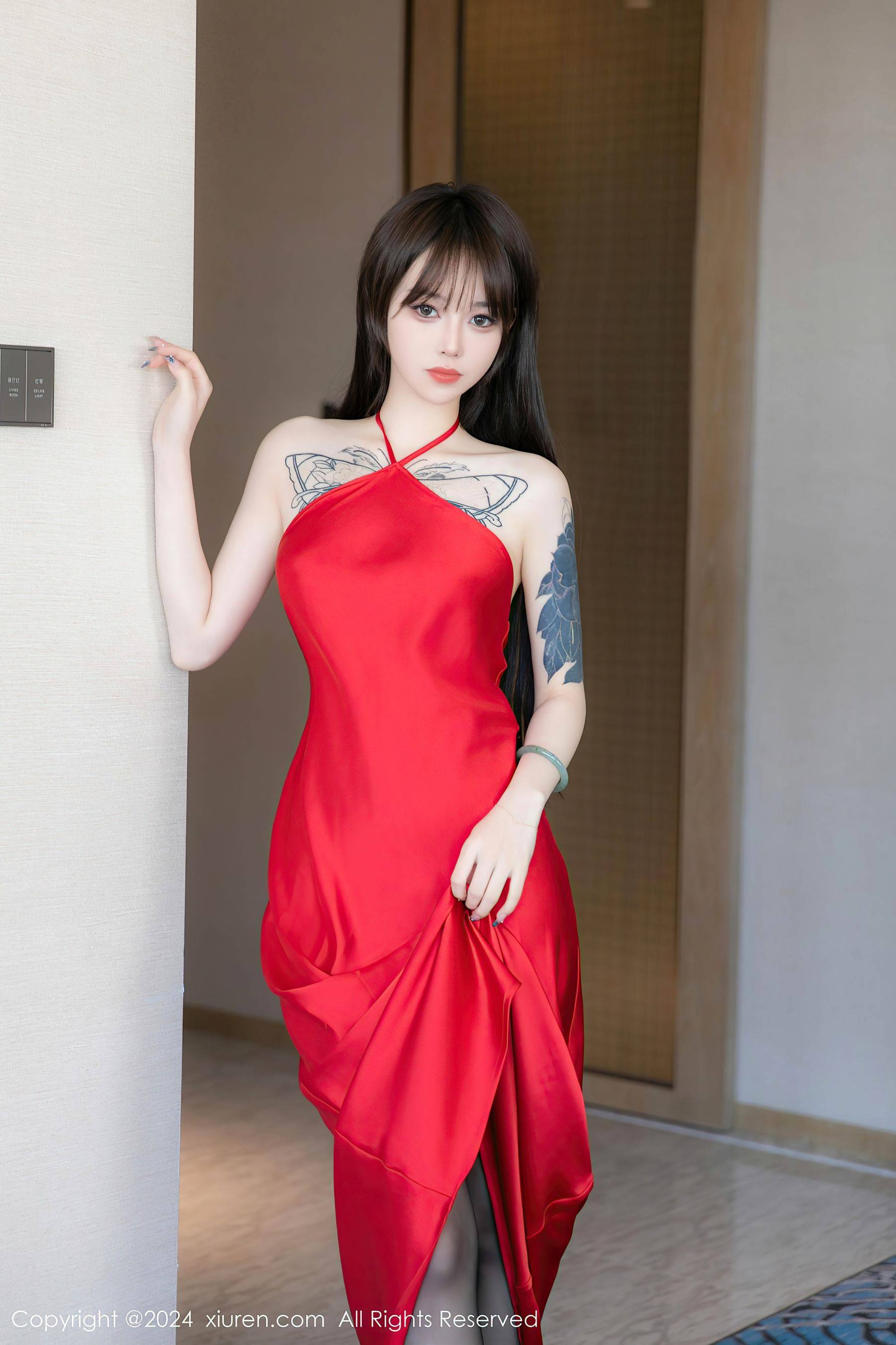 [XiuRen秀人网] No.8630 奶瓶. 长裙美腿Xiuren秀人写真高清美女套图写真下载-看套图看套图