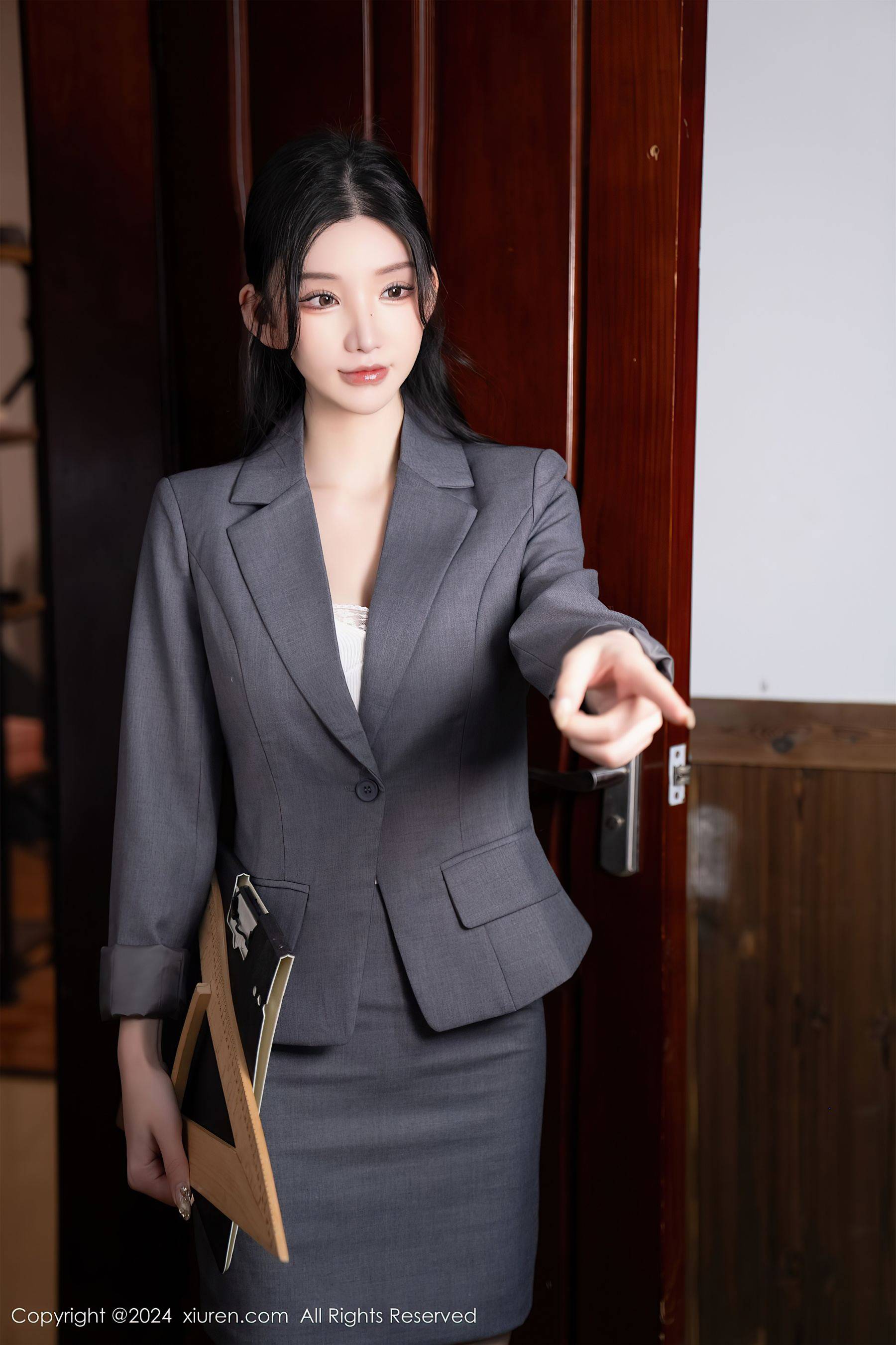 [XiuRen秀人网] No.8204 周于希Sally 美腿黑丝Xiuren秀人写真高清美女套图写真下载-看套图看套图