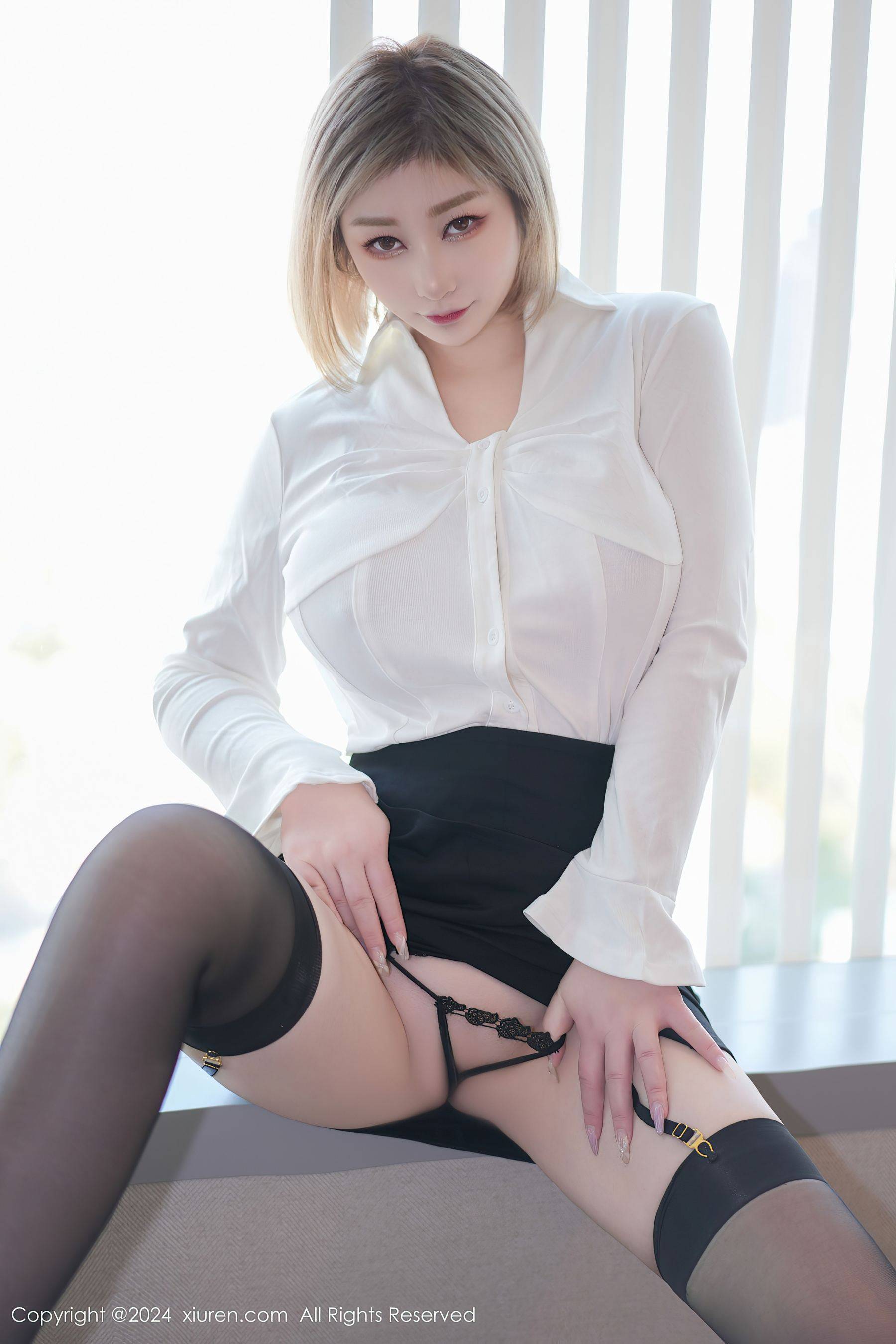 [XiuRen秀人网] No.8381 妲己_Toxic 黑丝美臀Xiuren秀人写真高清美女套图写真下载-看套图看套图