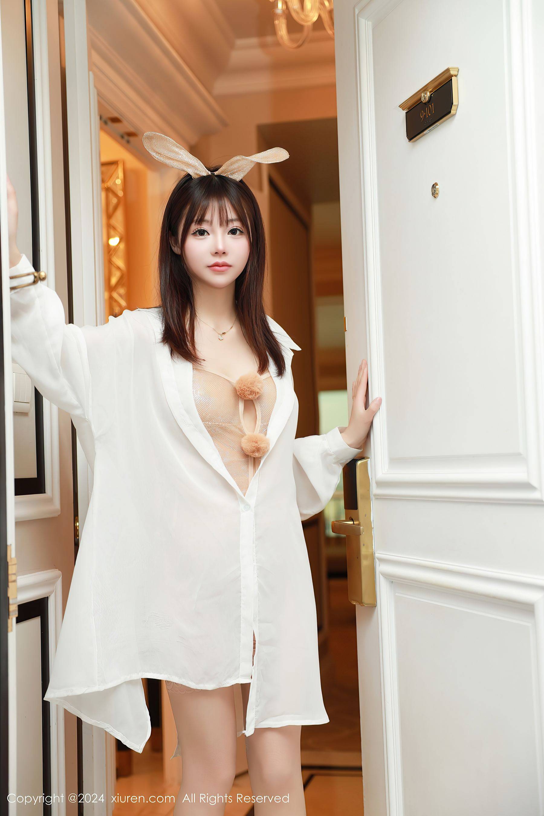 [XiuRen秀人网] No.8645 佘贝拉Bella 丝袜美腿Xiuren秀人写真高清美女套图写真下载-看套图看套图