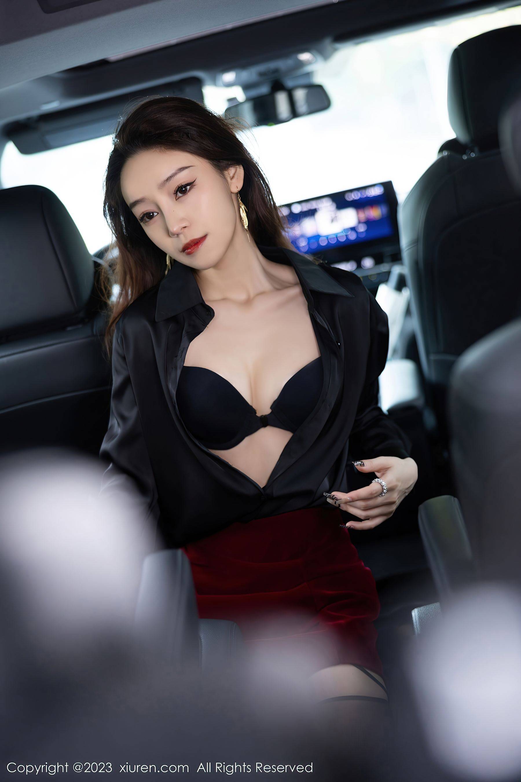 [XiuRen秀人网] No.7867 苏曼兮 短裙黑丝Xiuren秀人写真高清美女套图写真下载-看套图看套图