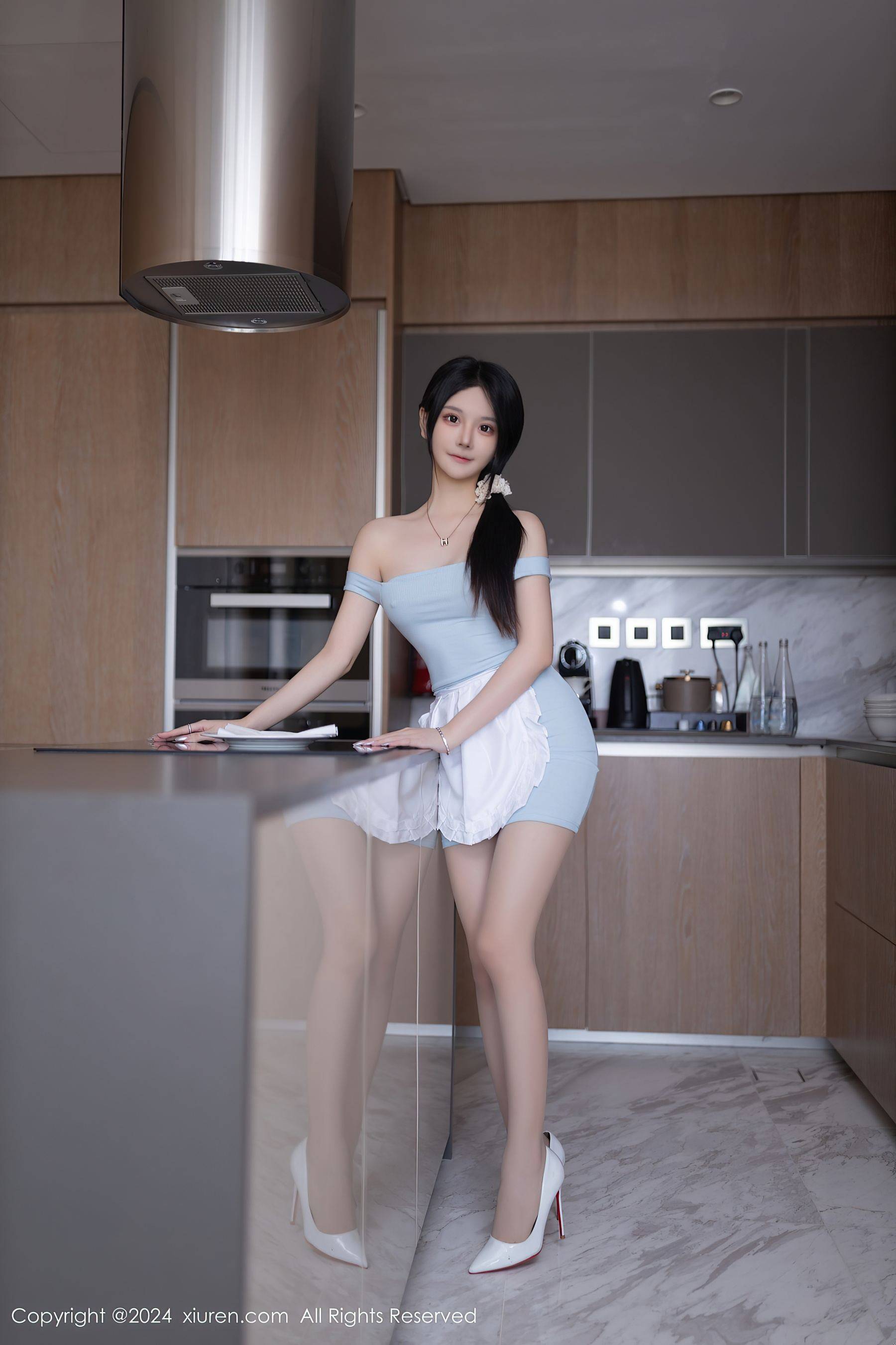 [XiuRen秀人网] No.8597 幼幼 丝袜美腿Xiuren秀人写真高清美女套图写真下载-看套图看套图