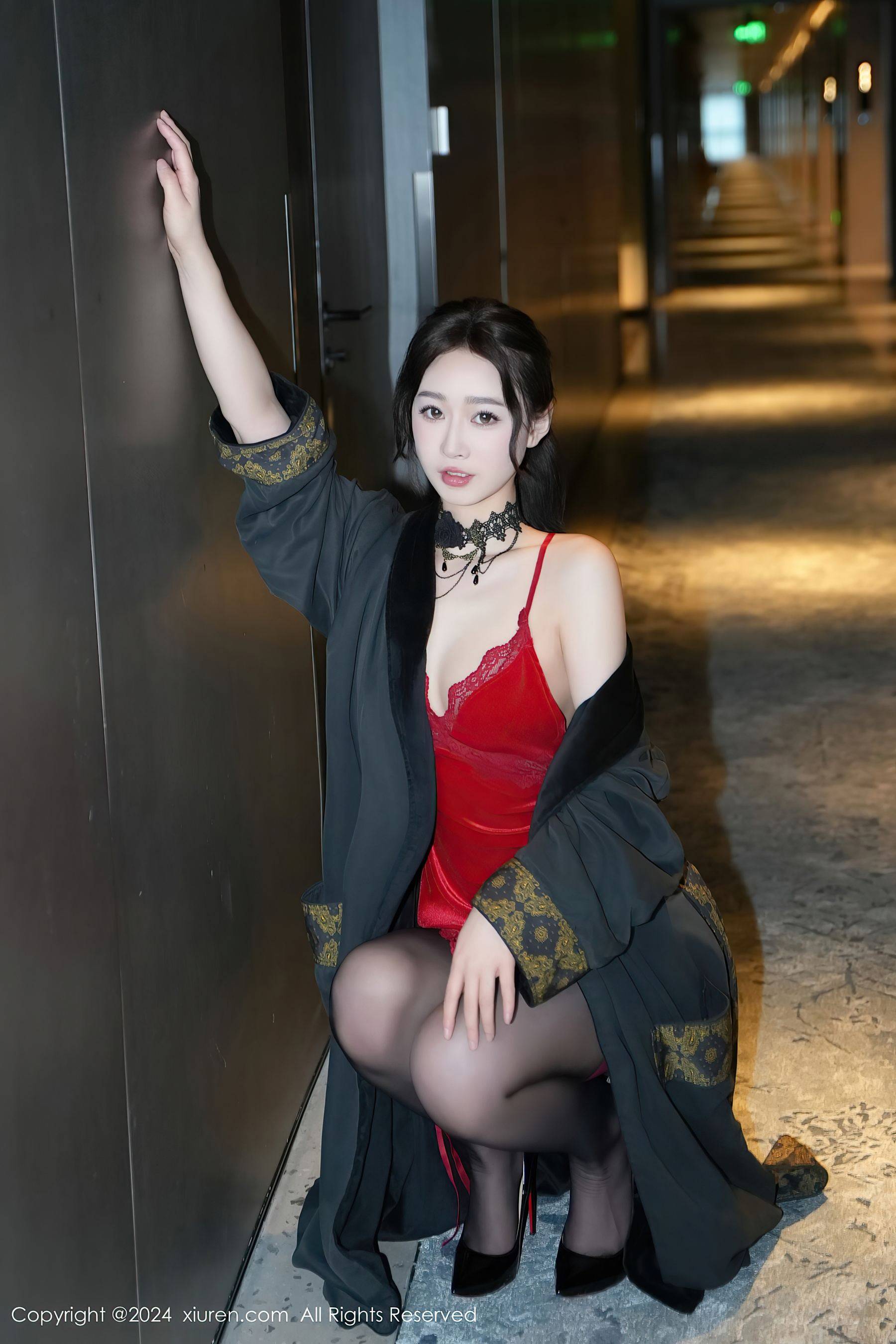 [XiuRen秀人网] No.8547 软糖爱喝奶 黑丝美腿Xiuren秀人写真高清美女套图写真下载-看套图看套图