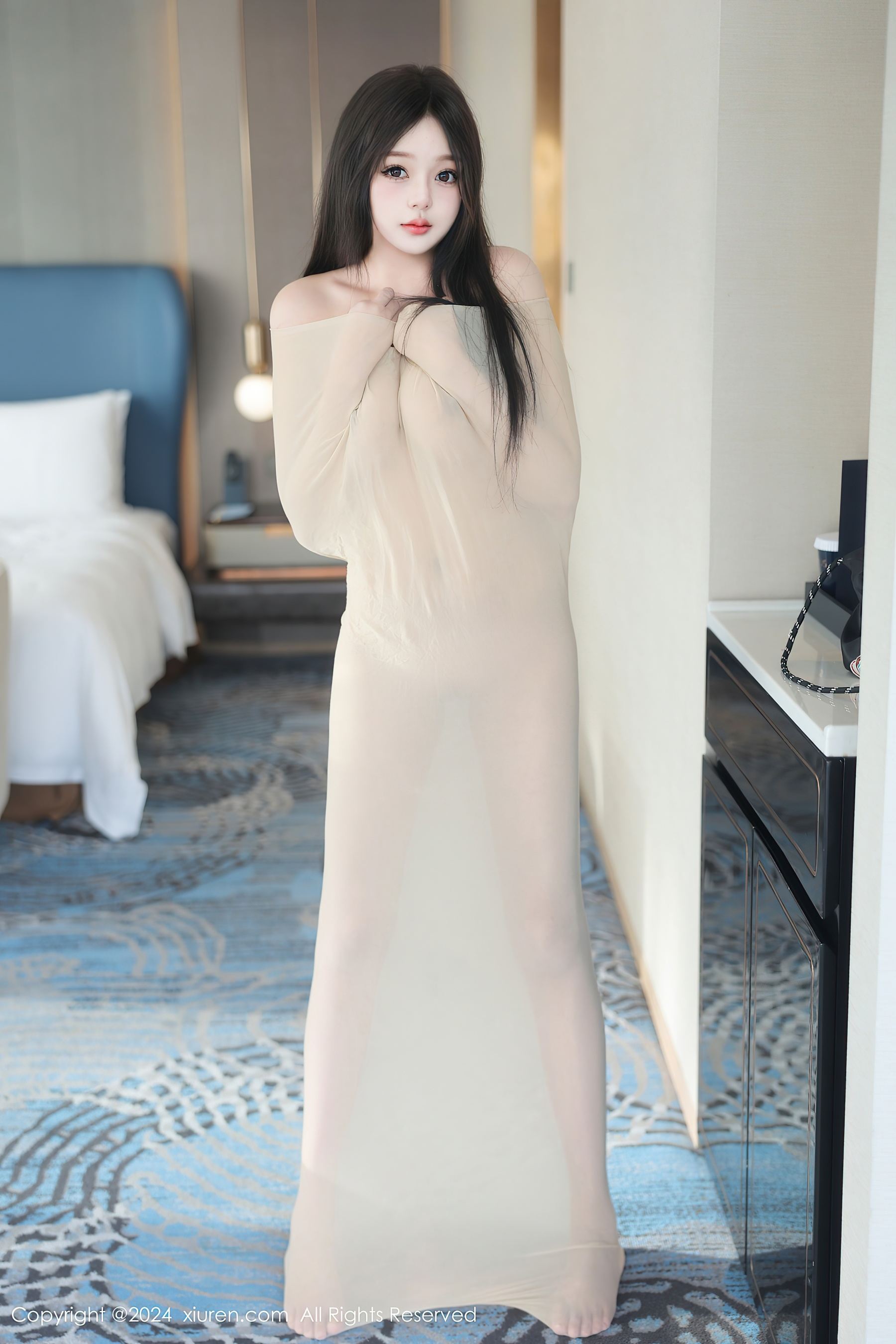 [XiuRen秀人网] No.9337 柚柚小奶瓶 丝袜美腿Xiuren秀人写真高清美女套图写真下载-看套图看套图