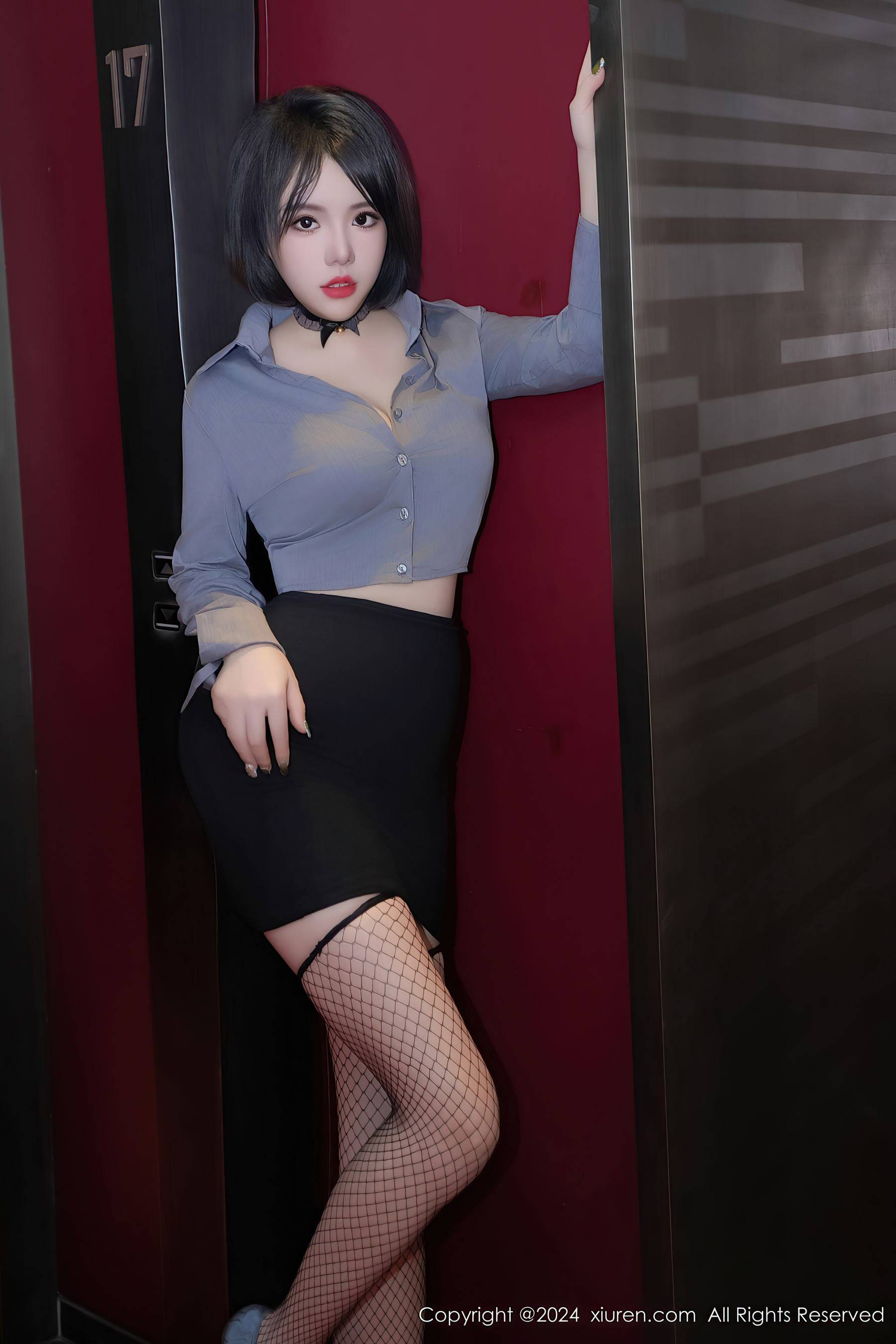 [XiuRen秀人网] No.8435 陆萱雅 黑丝美腿Xiuren秀人写真高清美女套图写真下载-看套图看套图