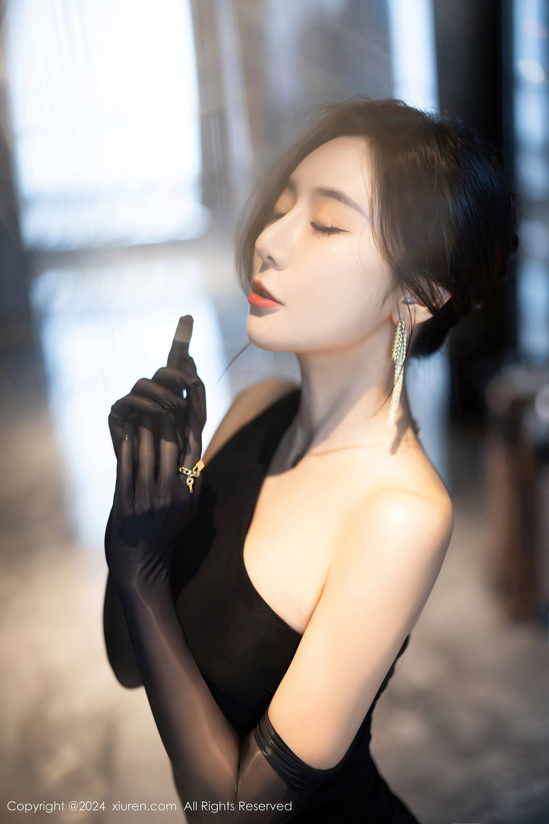 [XiuRen秀人网] No.8194 王馨瑶yanni 美腿黑丝Xiuren秀人写真高清美女套图写真下载-看套图看套图