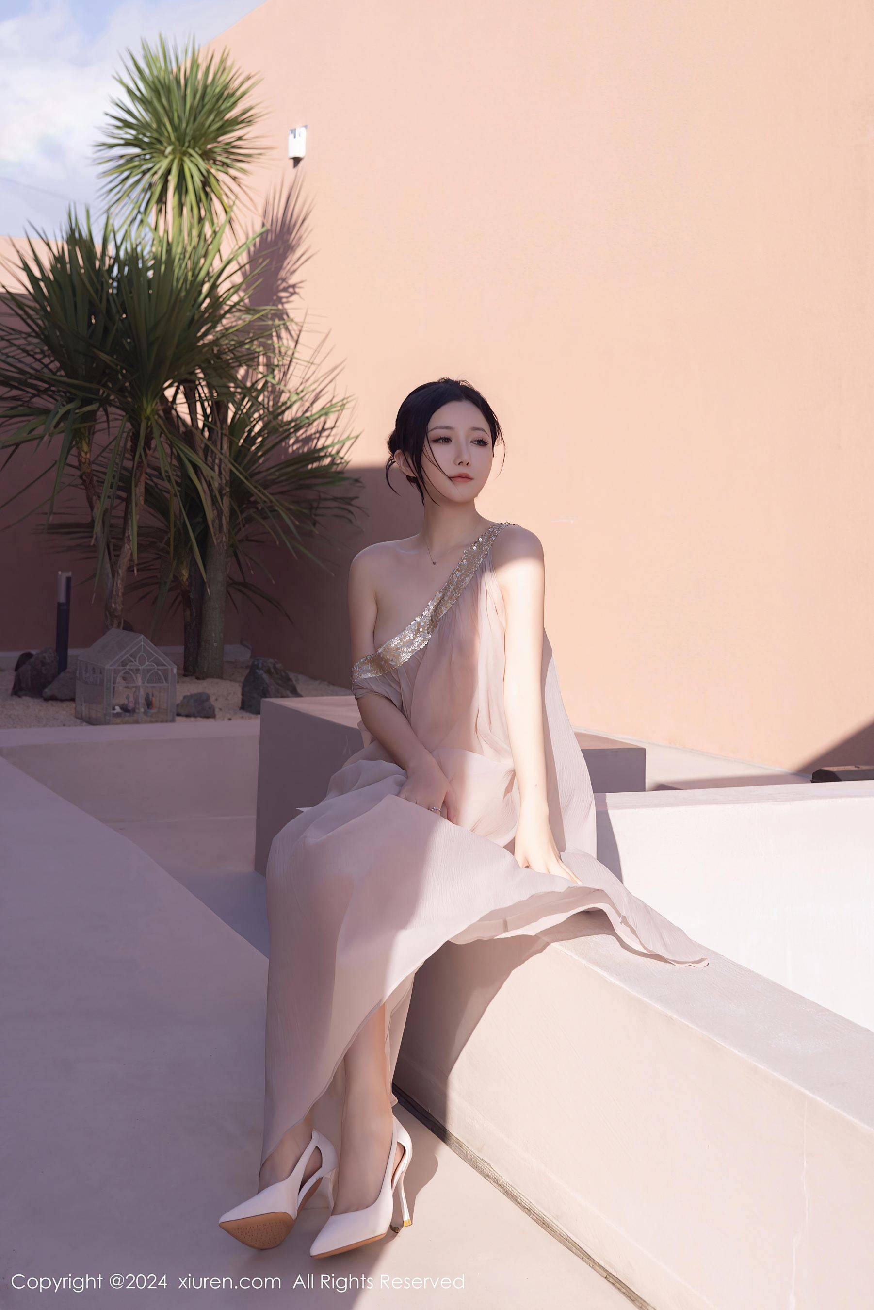 [XiuRen秀人网] No.9492 鱼子酱Fish 美腿性感Xiuren秀人写真高清美女套图写真下载-看套图看套图