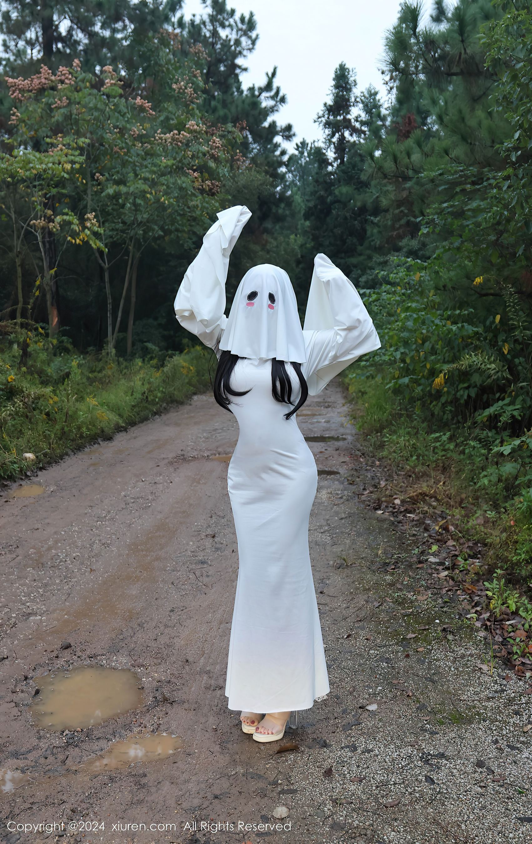 [XiuRen秀人网] No.9376 小薯条nienie 丝袜美腿Xiuren秀人写真高清美女套图写真下载-看套图看套图