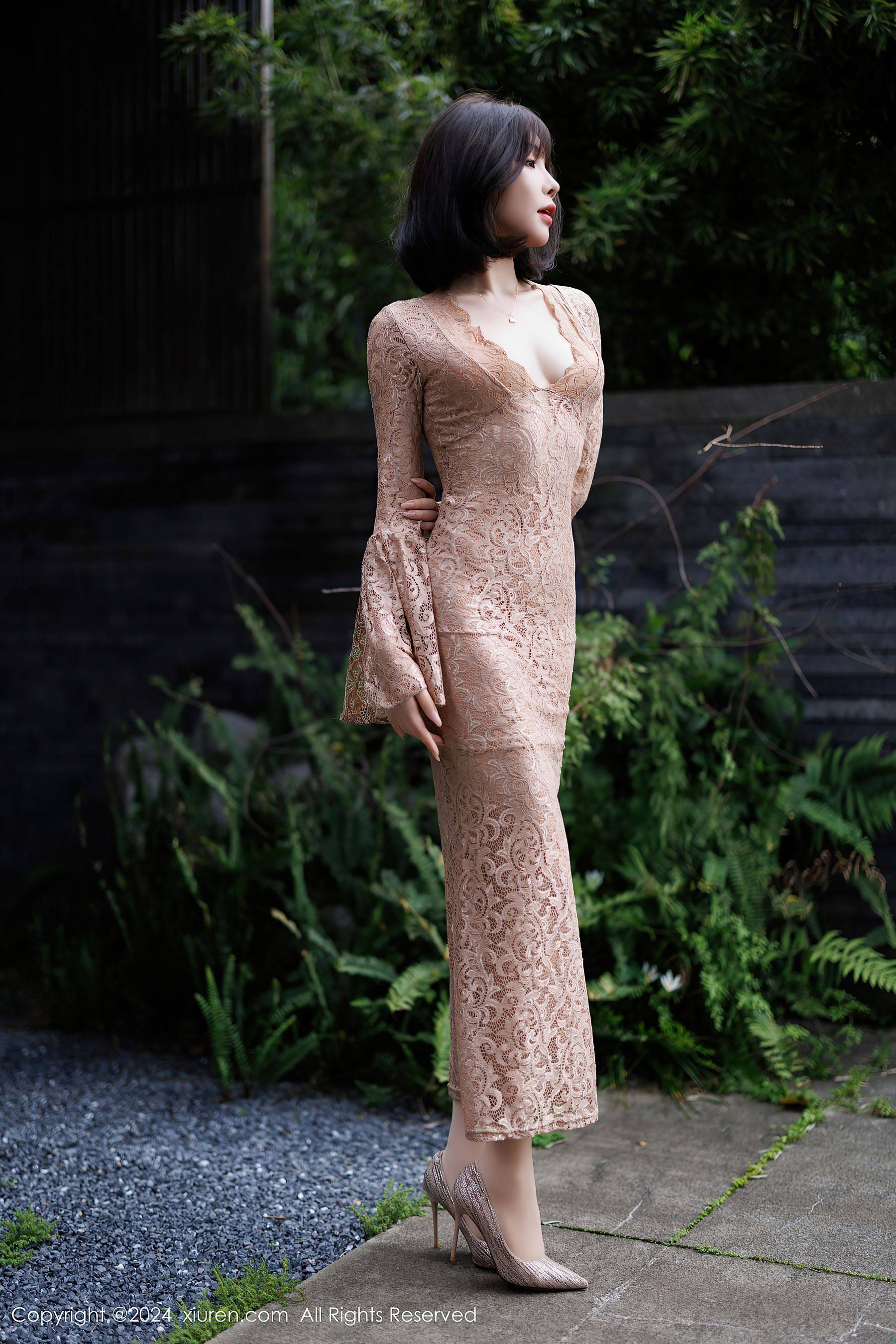 [XiuRen秀人网] No.9412 徐莉芝Booty 美腿丝袜Xiuren秀人写真高清美女套图写真下载-看套图看套图