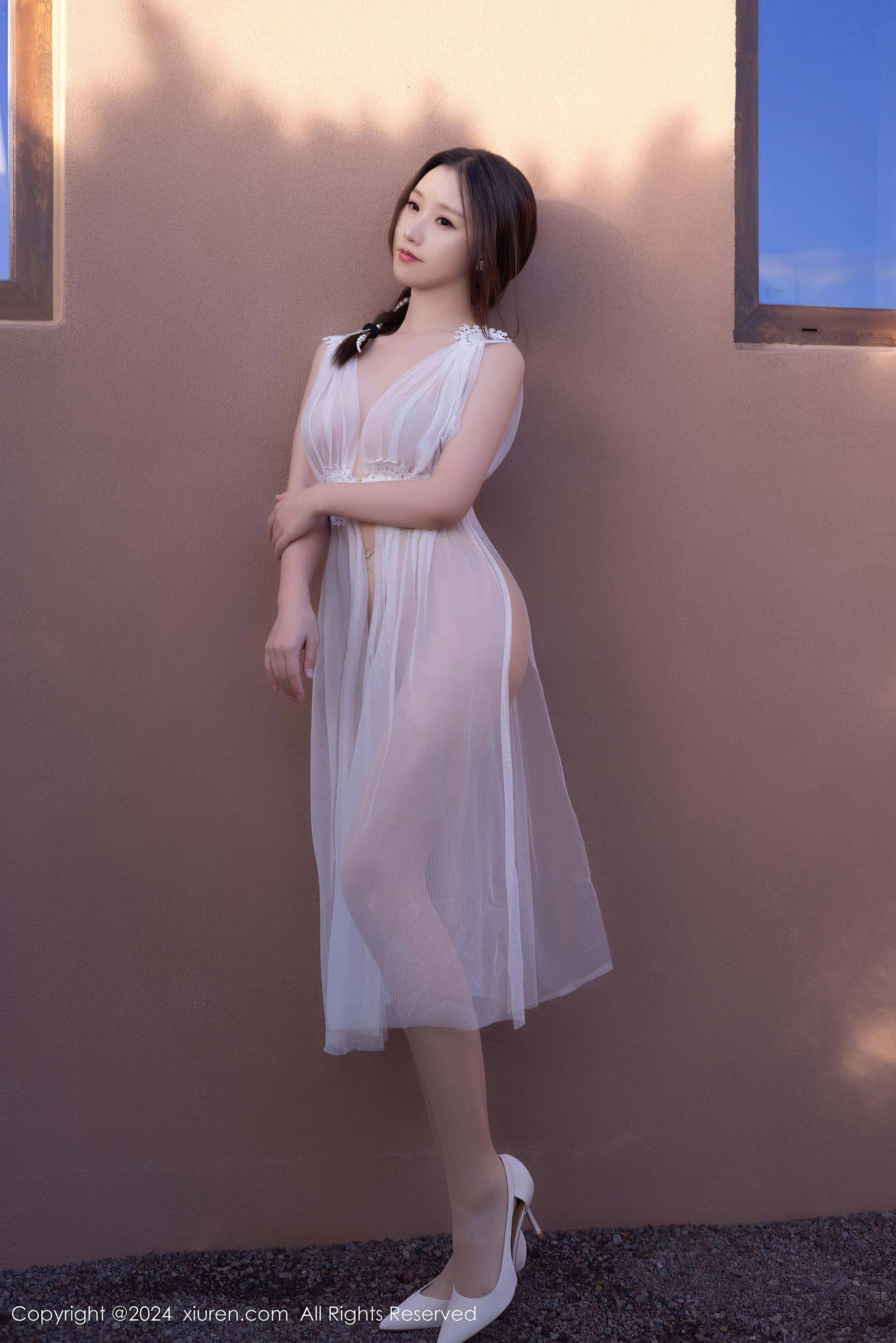 [XiuRen秀人网] No.9442 杏子Yada 丝袜美腿Xiuren秀人写真高清美女套图写真下载-看套图看套图