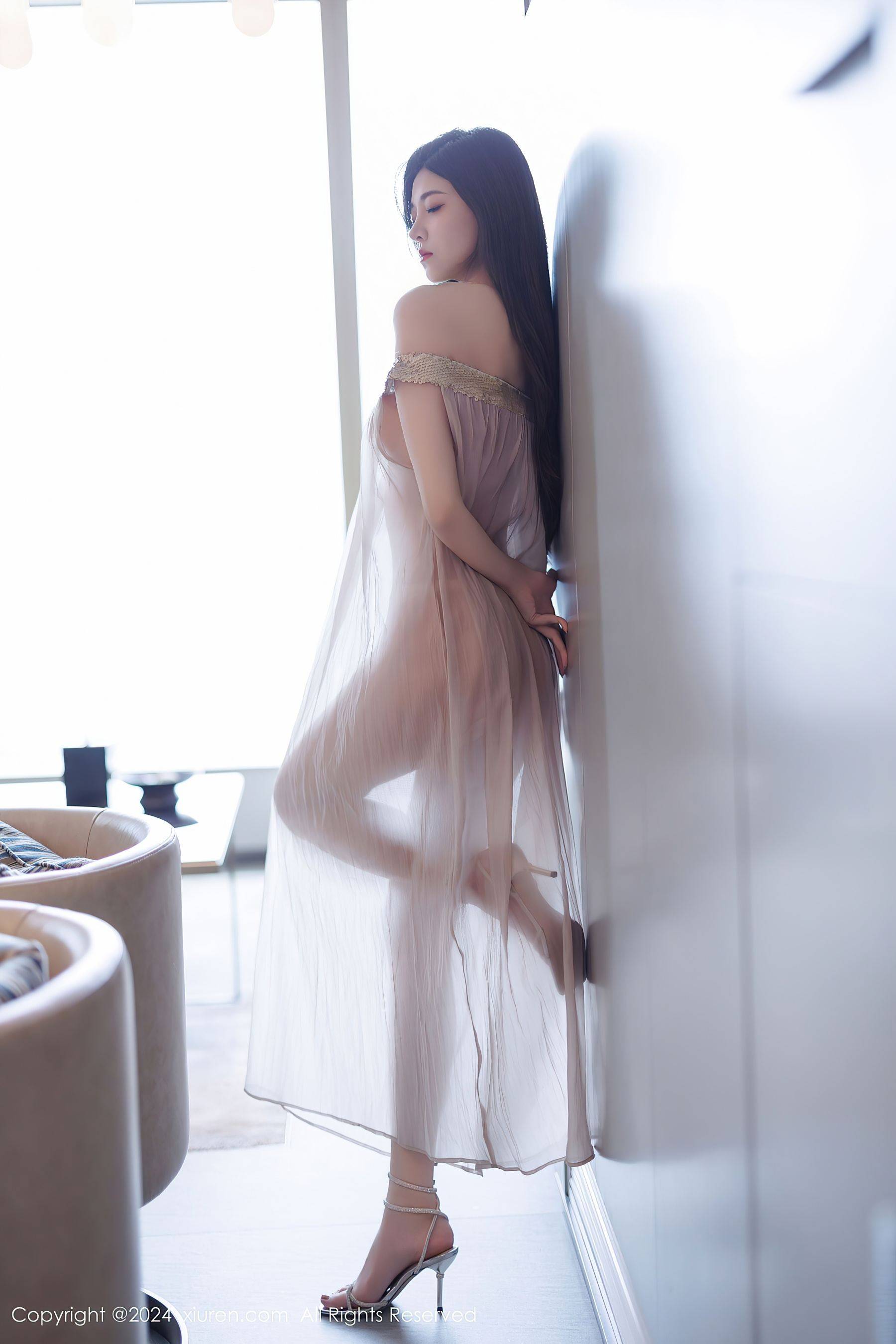 [XiuRen秀人网] No.9426 初梦瑶 美腿性感Xiuren秀人写真高清美女套图写真下载-看套图看套图