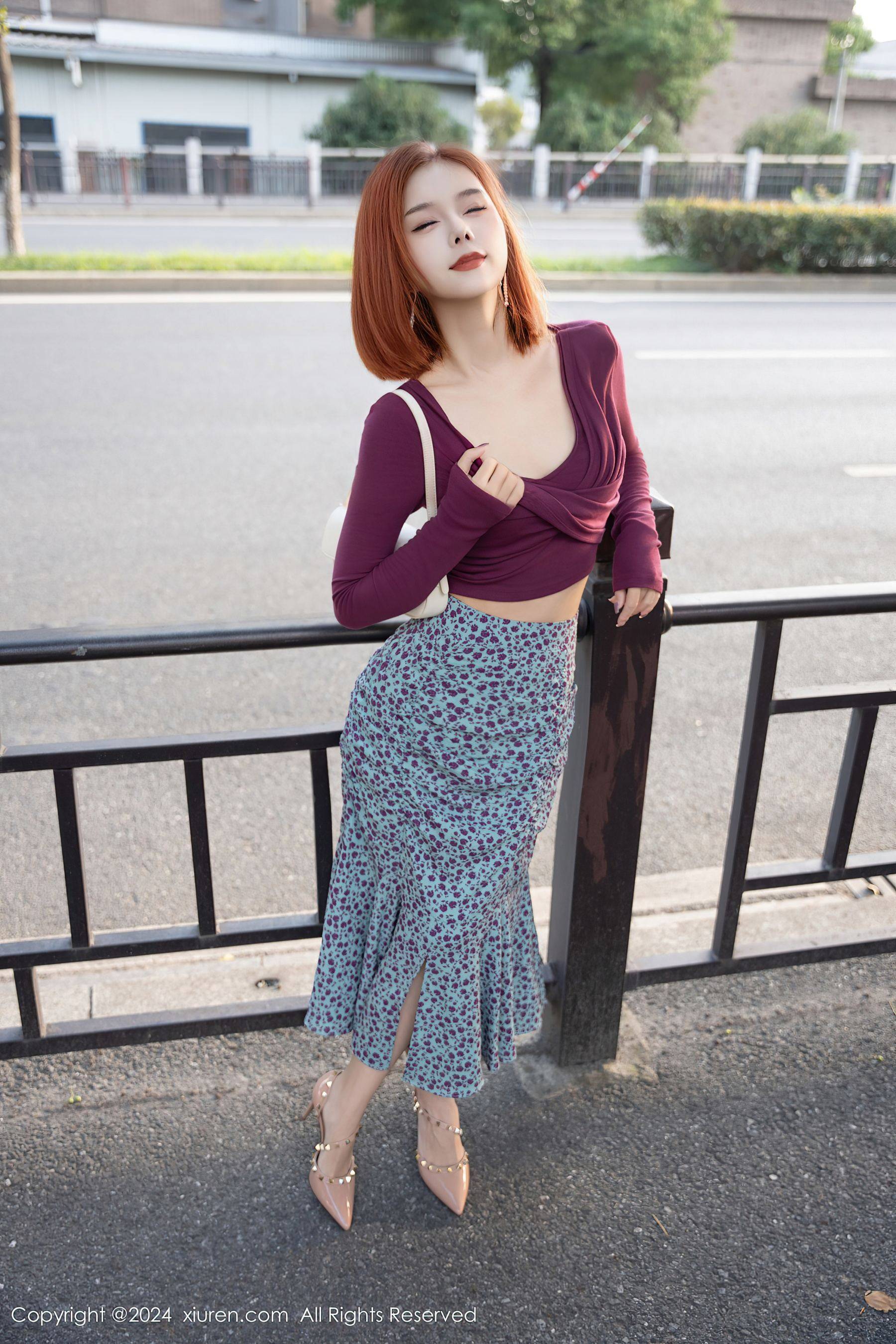 [XiuRen秀人网] No.9445 白芷yy 美腿性感Xiuren秀人写真高清美女套图写真下载-看套图看套图