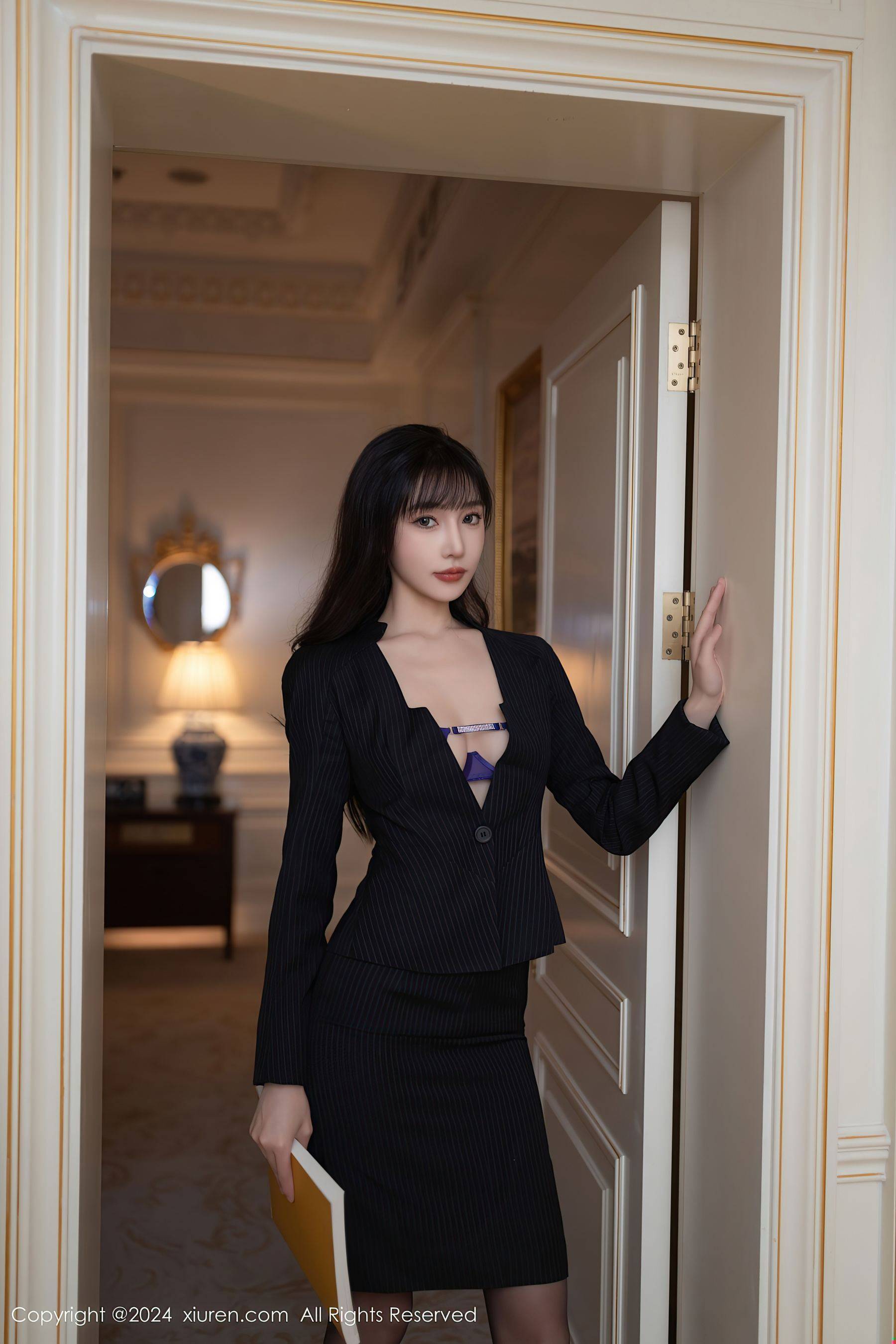 [XiuRen秀人网] No.9692 安然anran 黑丝美腿Xiuren秀人写真高清美女套图写真下载-看套图看套图