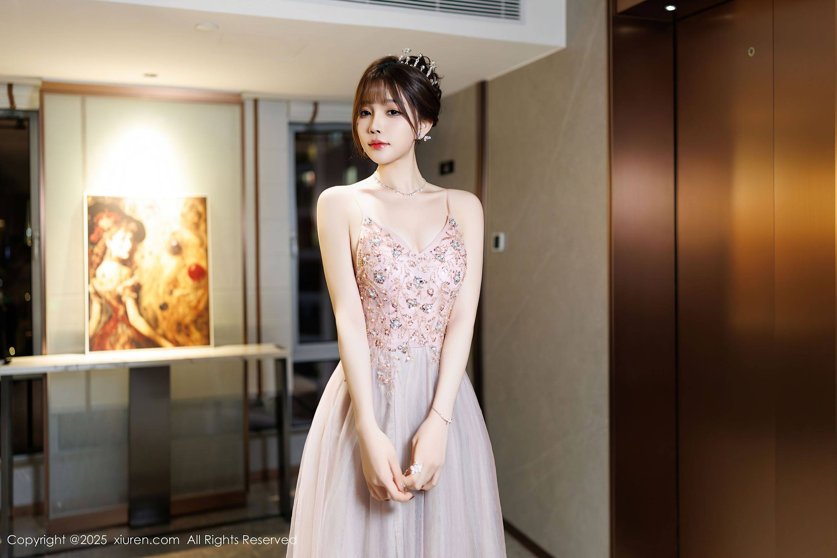 [XiuRen秀人网] No.9699 徐莉芝Booty 丝袜美腿Xiuren秀人写真高清美女套图写真下载-看套图看套图