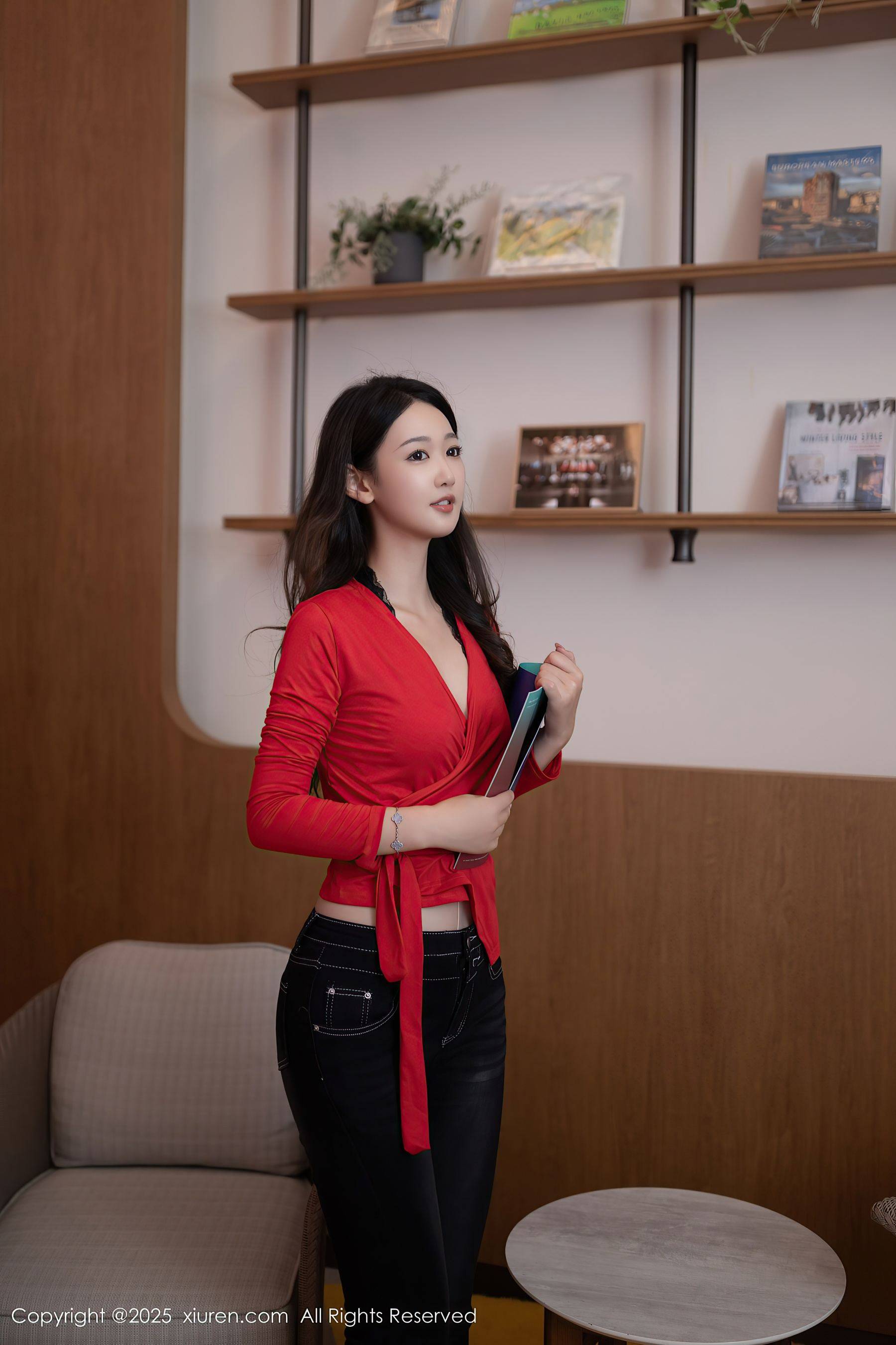 [XiuRen秀人网] No.9894 唐安琪 美腿丝袜Xiuren秀人写真高清美女套图写真下载-看套图看套图