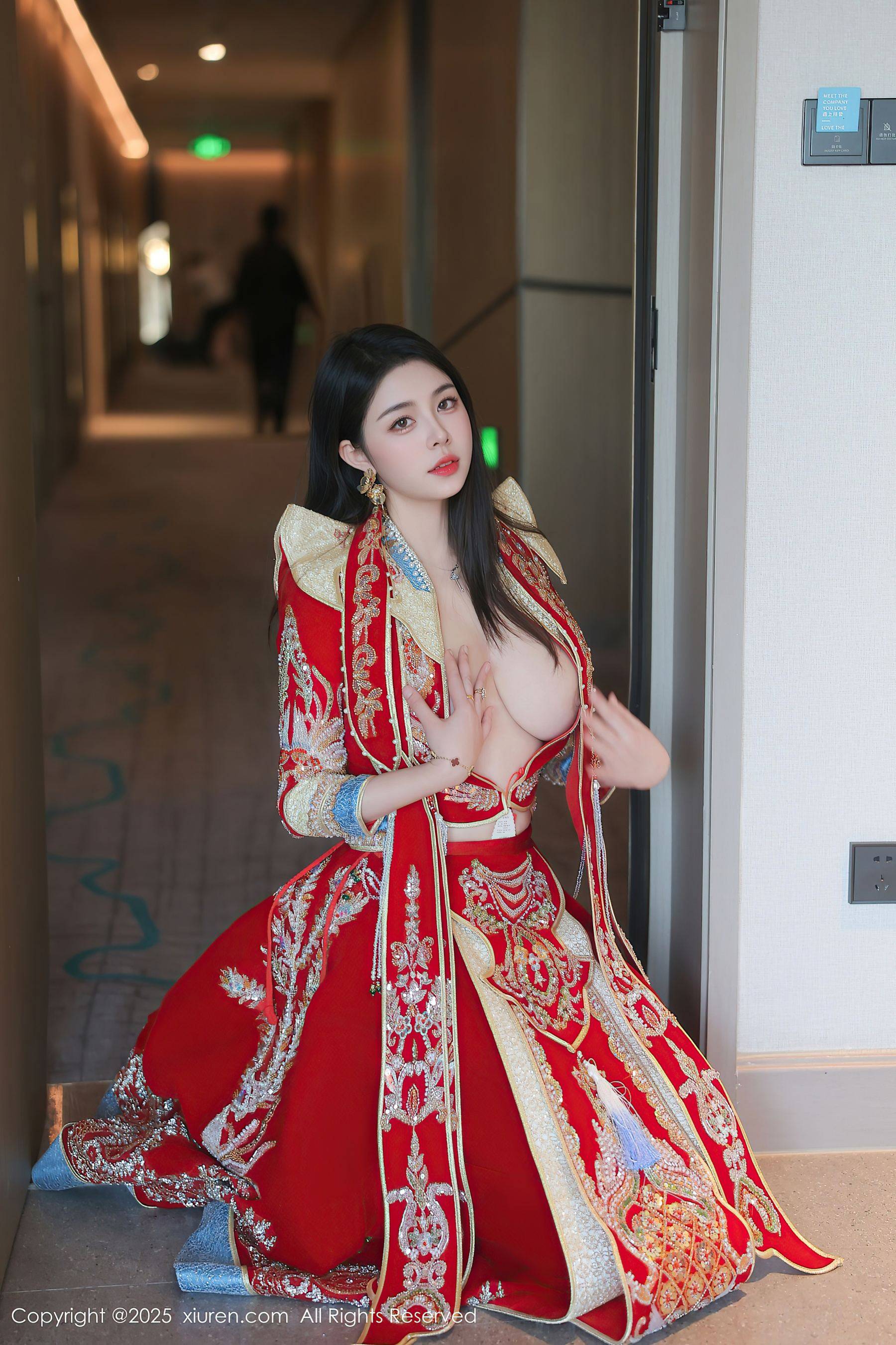 [XiuRen秀人网] No.9869 林若凡F 黑丝美臀Xiuren秀人写真高清美女套图写真下载-看套图看套图