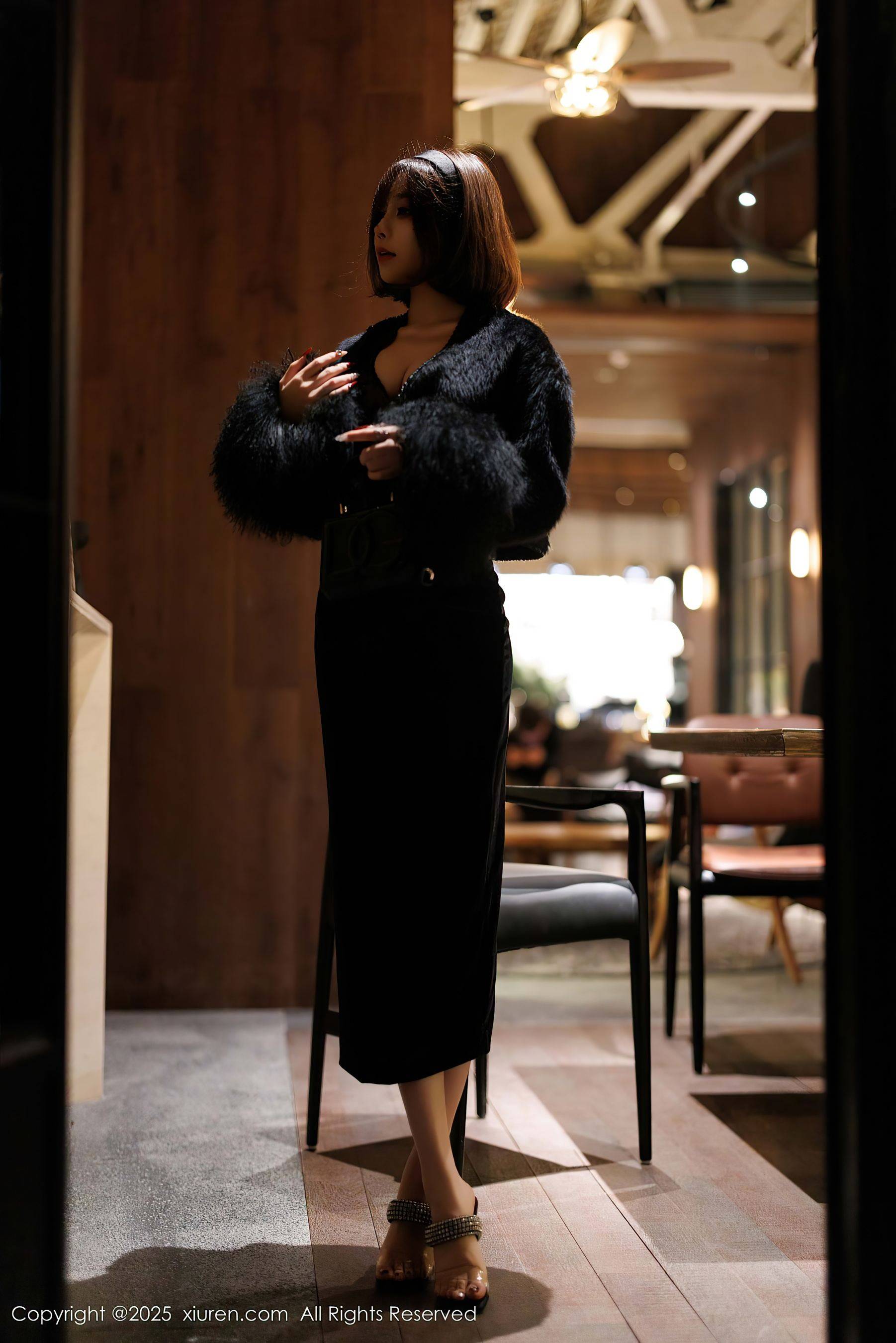 [XiuRen秀人网] No.9880 徐莉芝Booty 黑丝美腿Xiuren秀人写真高清美女套图写真下载-看套图看套图