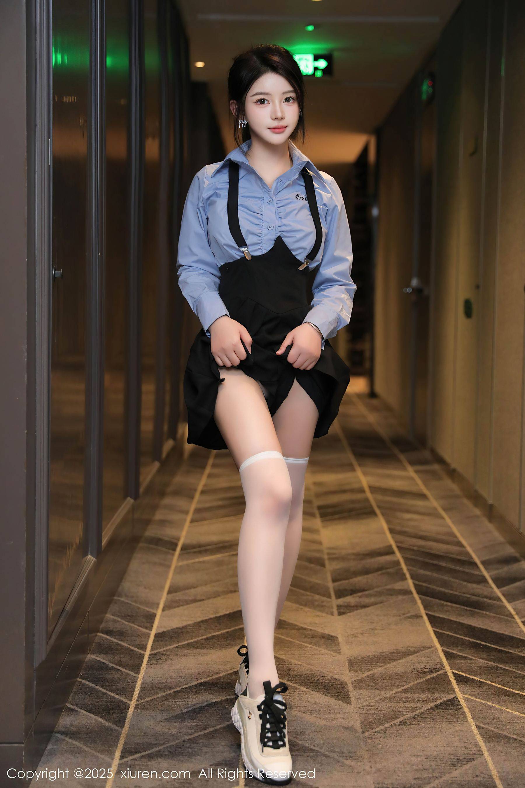 [XiuRen秀人网] No.9819 爱酱里 制服美腿Xiuren秀人写真高清美女套图写真下载-看套图看套图