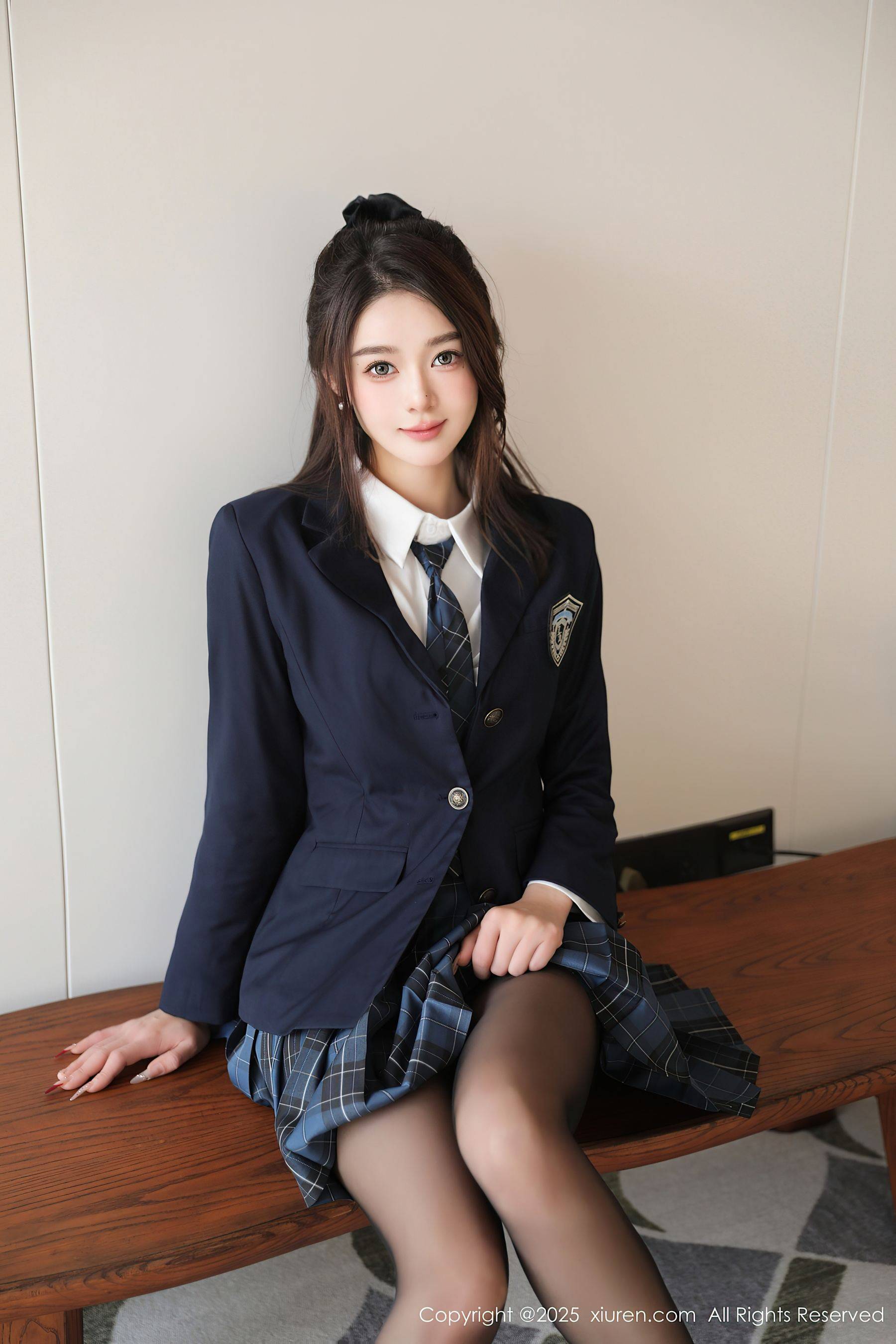 [XiuRen秀人网] No.9888 Candy糖糖 黑丝美腿Xiuren秀人写真高清美女套图写真下载-看套图看套图