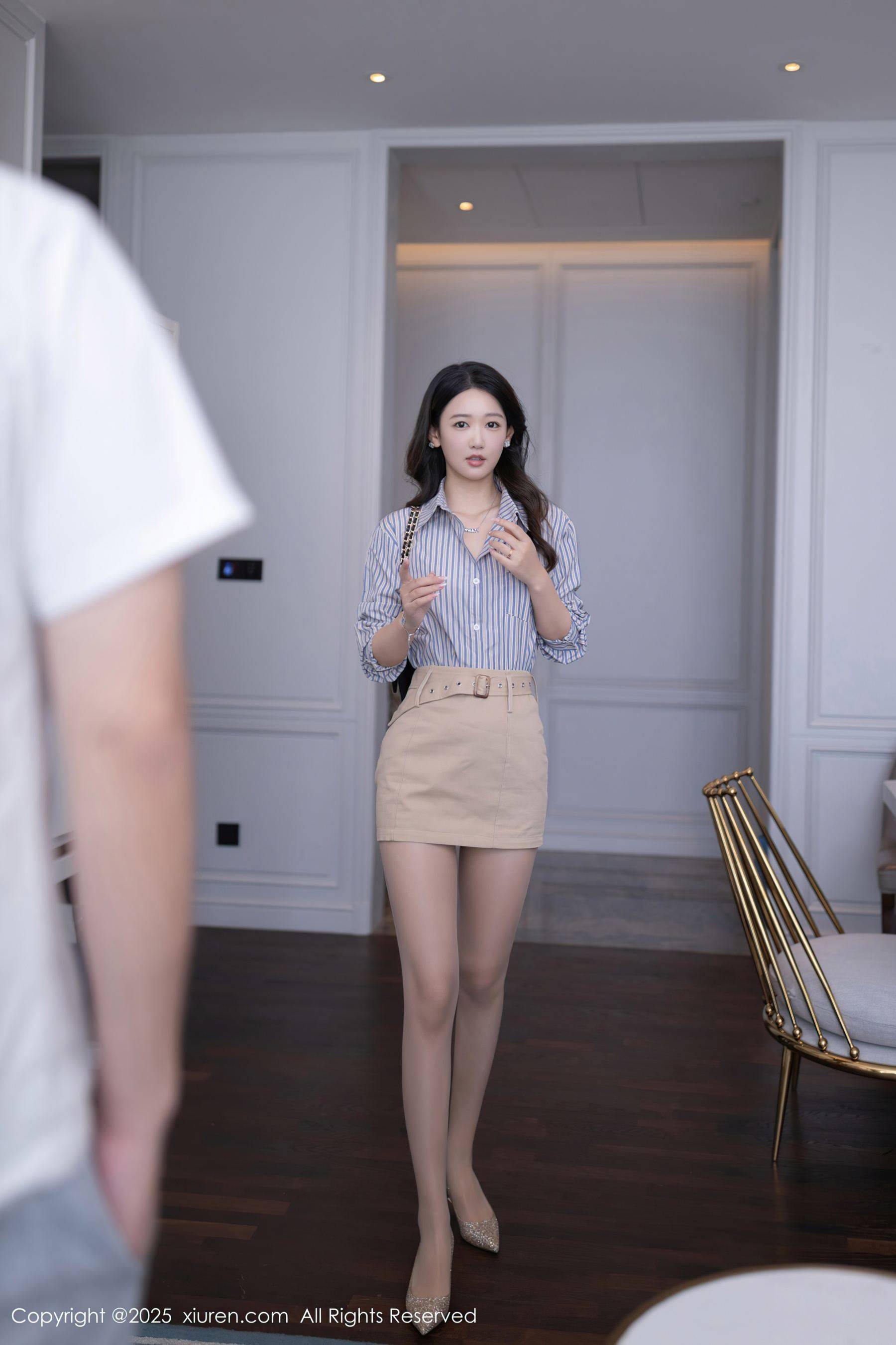 [XiuRen秀人网] No.9928 唐安琪 丝袜美腿Xiuren秀人写真高清美女套图写真下载-看套图看套图