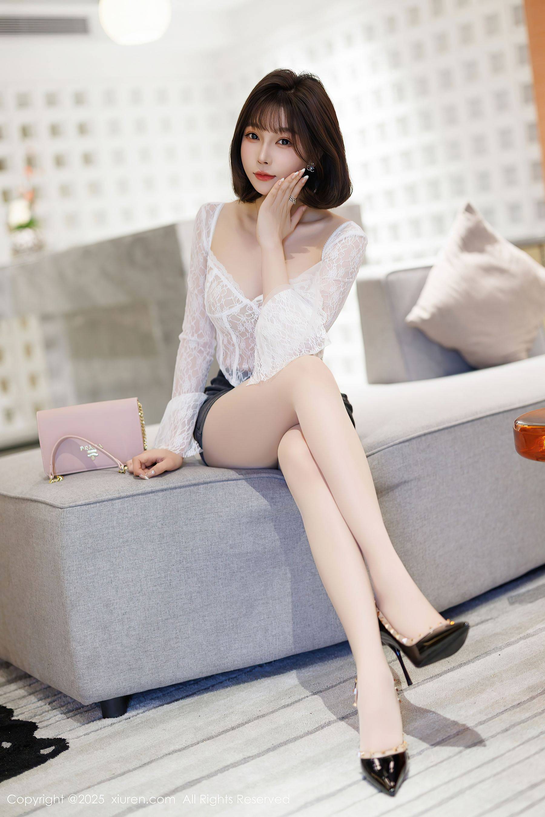 [XiuRen秀人网] No.10113 徐莉芝Booty 诱人白袜Xiuren秀人写真高清美女套图写真下载-看套图看套图